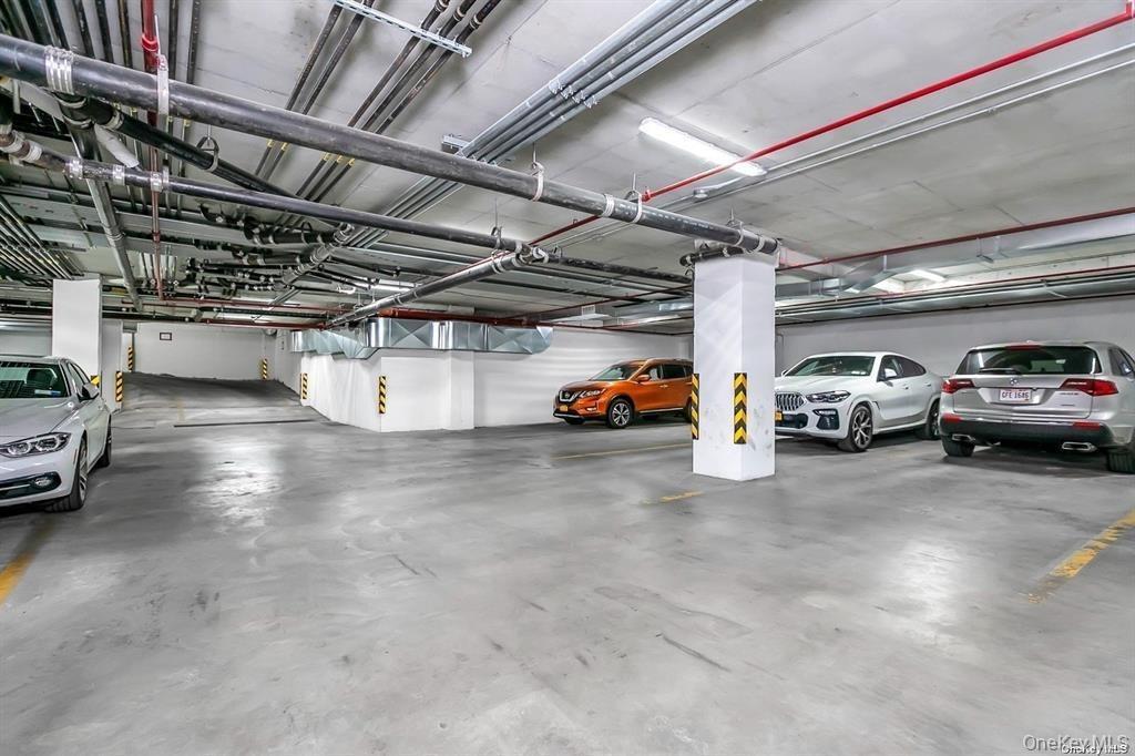 34th Ave, Flushing, NY 11354