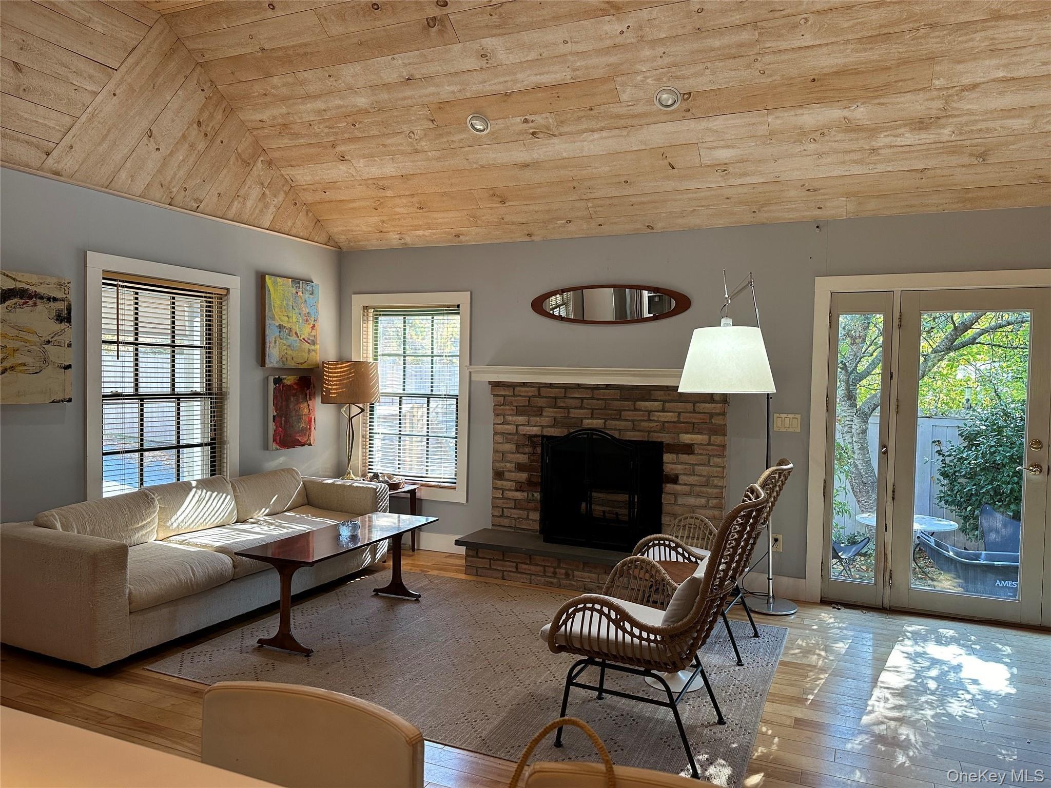 N Sea Rd, Southampton, NY 11968