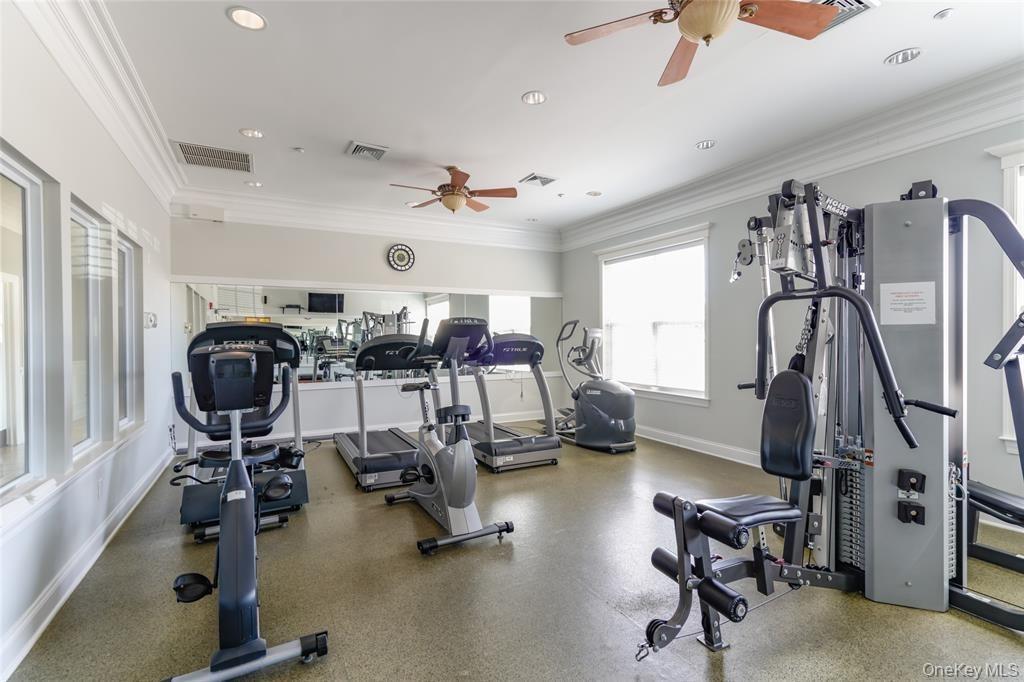 Oakhurst Ct, Mount Sinai, NY 11766