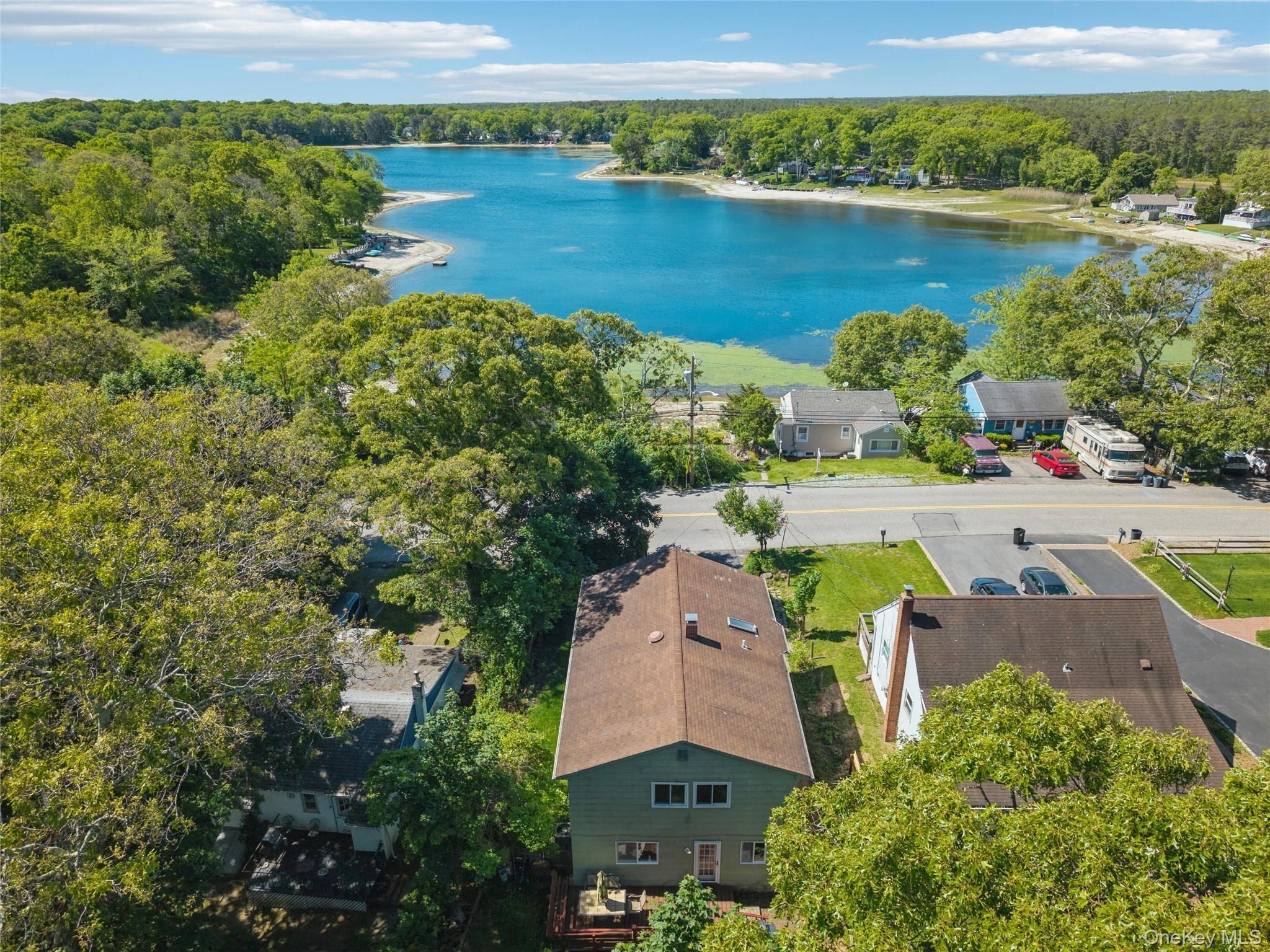Lakeside Trl, Ridge, NY 11961