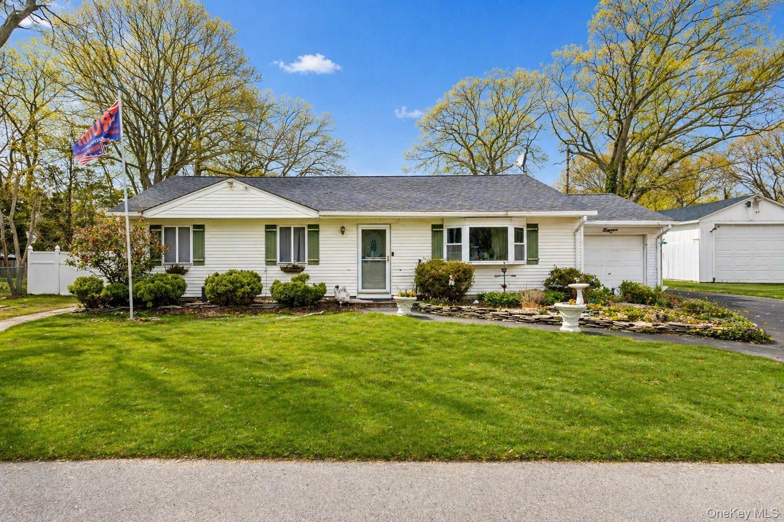 Seaford Rd, Mastic Beach, NY 11951