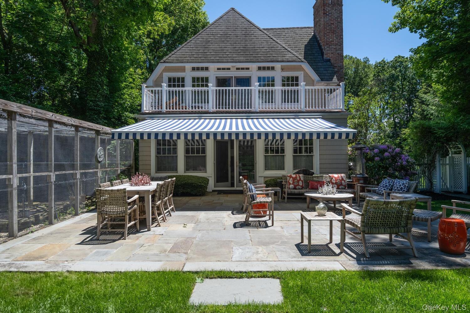 Cedar Ln, Glen Cove, NY 11542