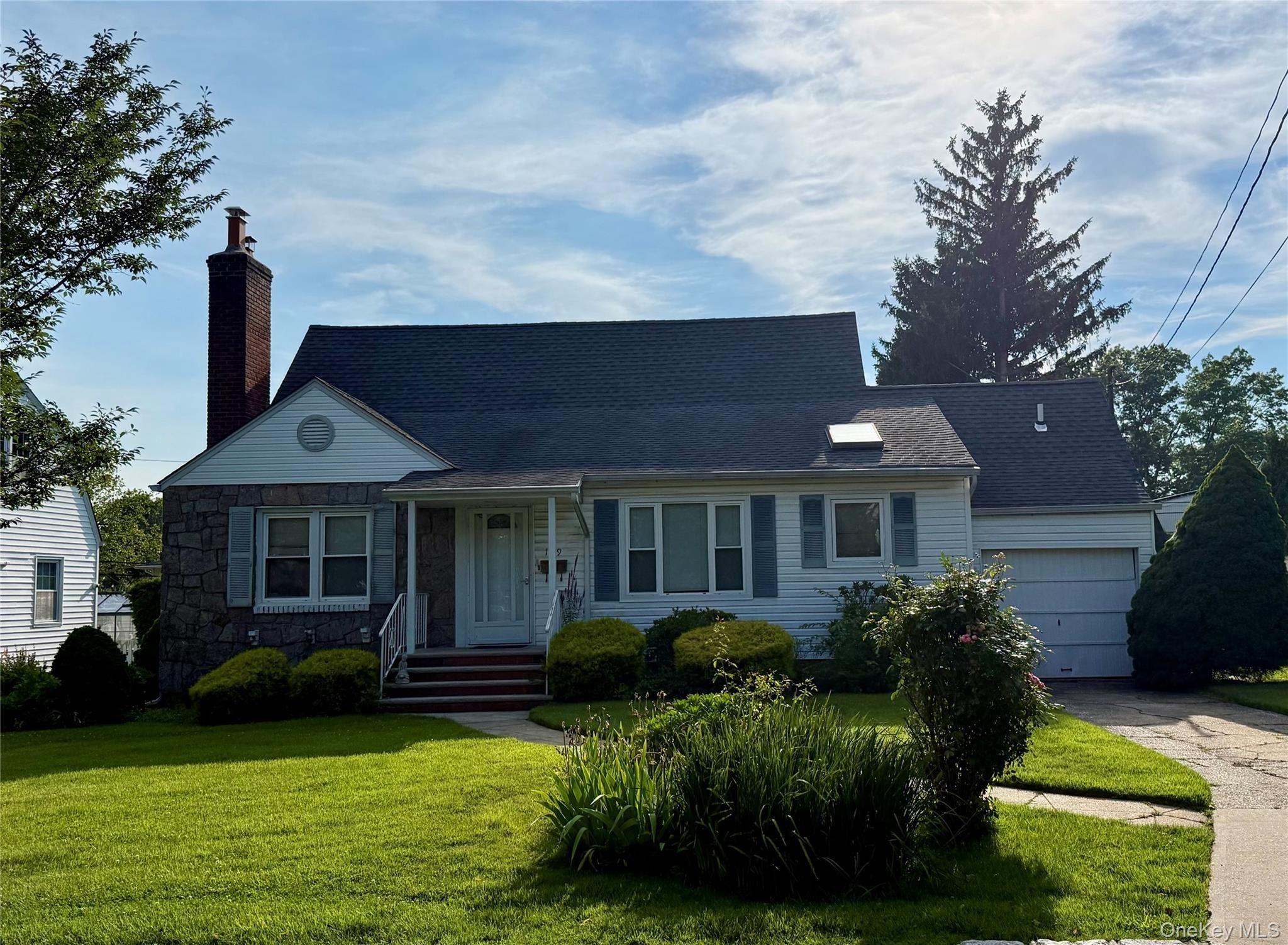 Greenway W, New Hyde Park, NY 11040