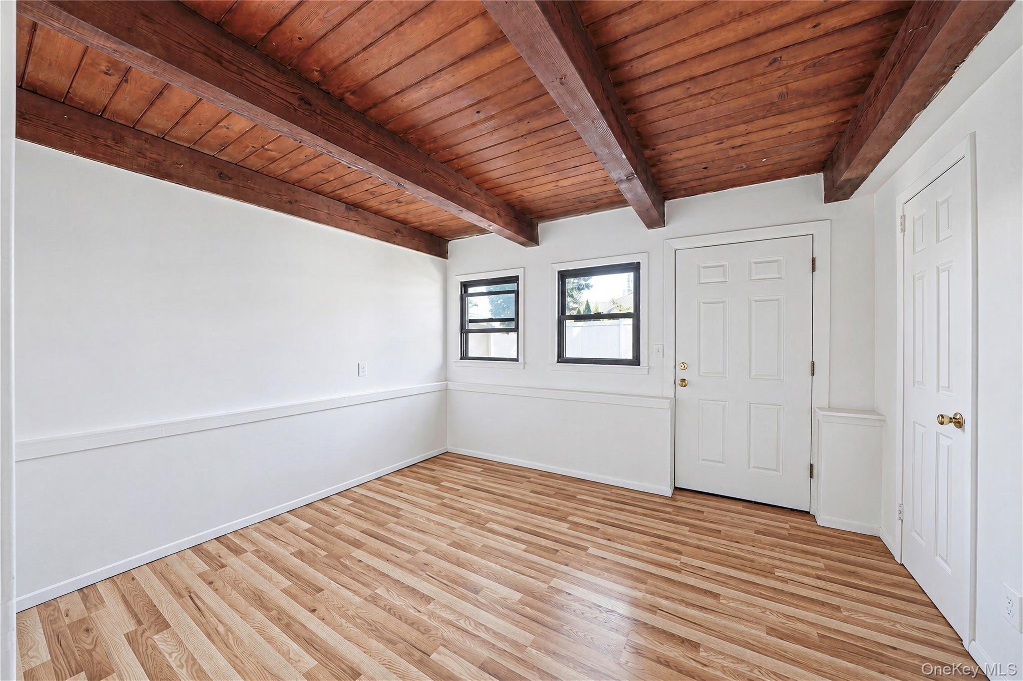 Deauville Blvd, Copiague, NY 11726