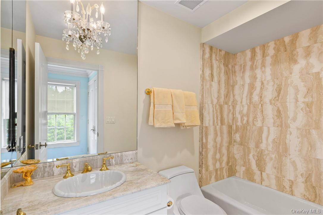 Love Ln, Harrison, NY 10528