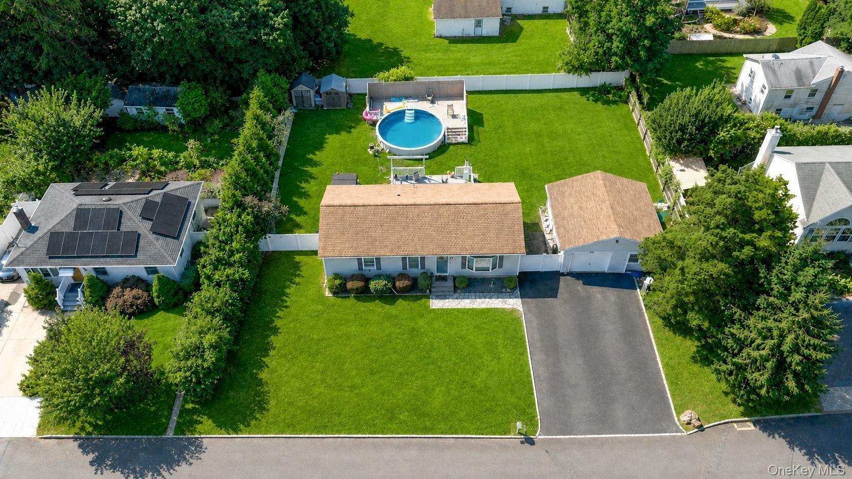 Mapleton Ave, Farmingville, NY 11738