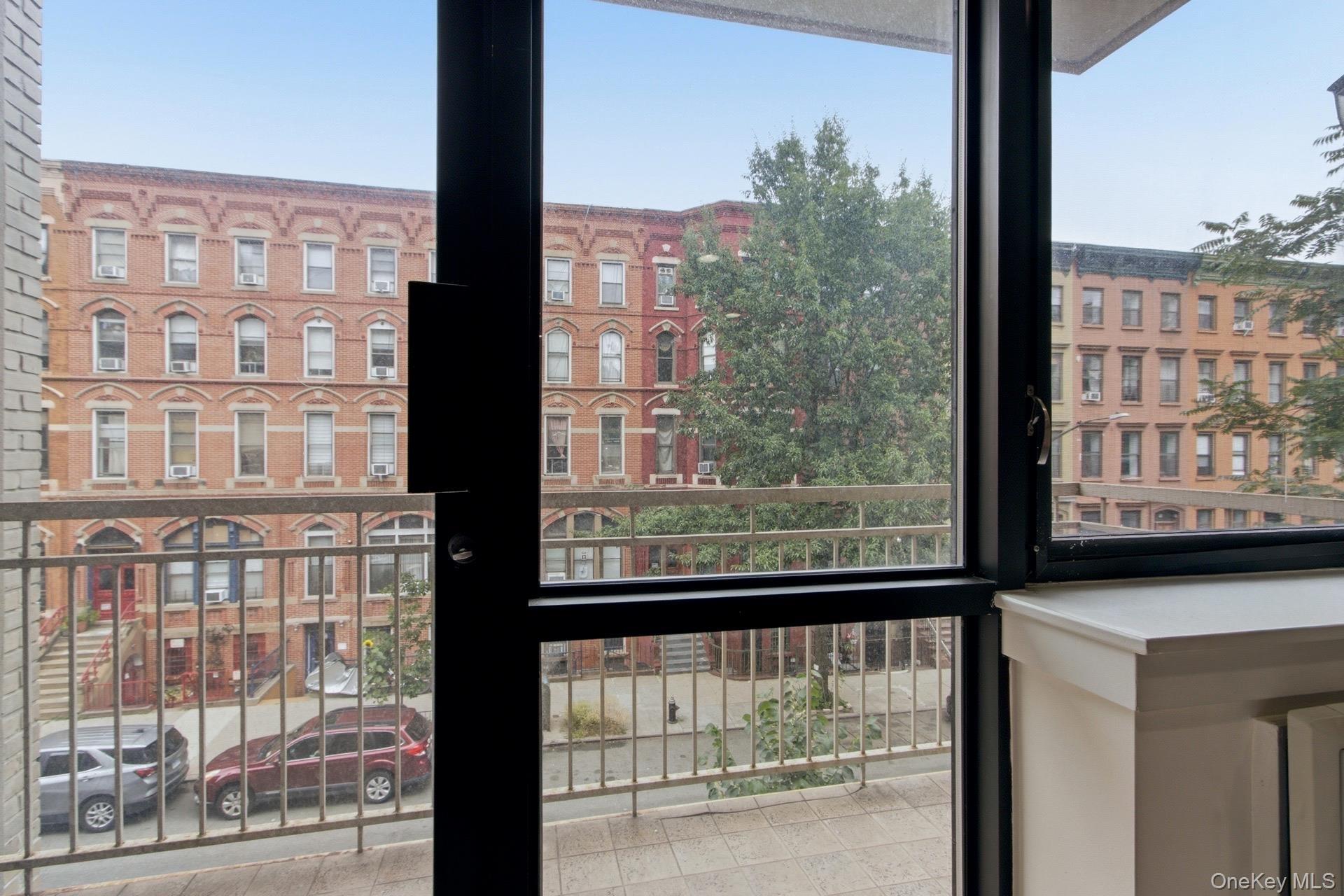 W 129th St, New York, NY 10027
