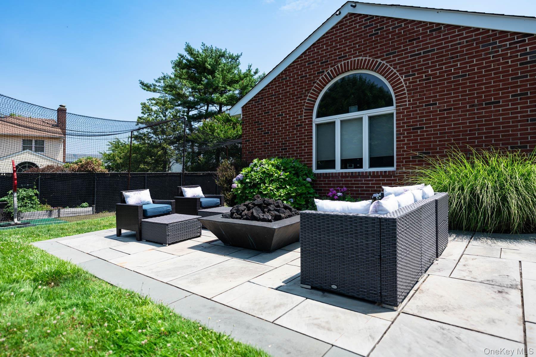 High Ct, Bayville, NY 11709