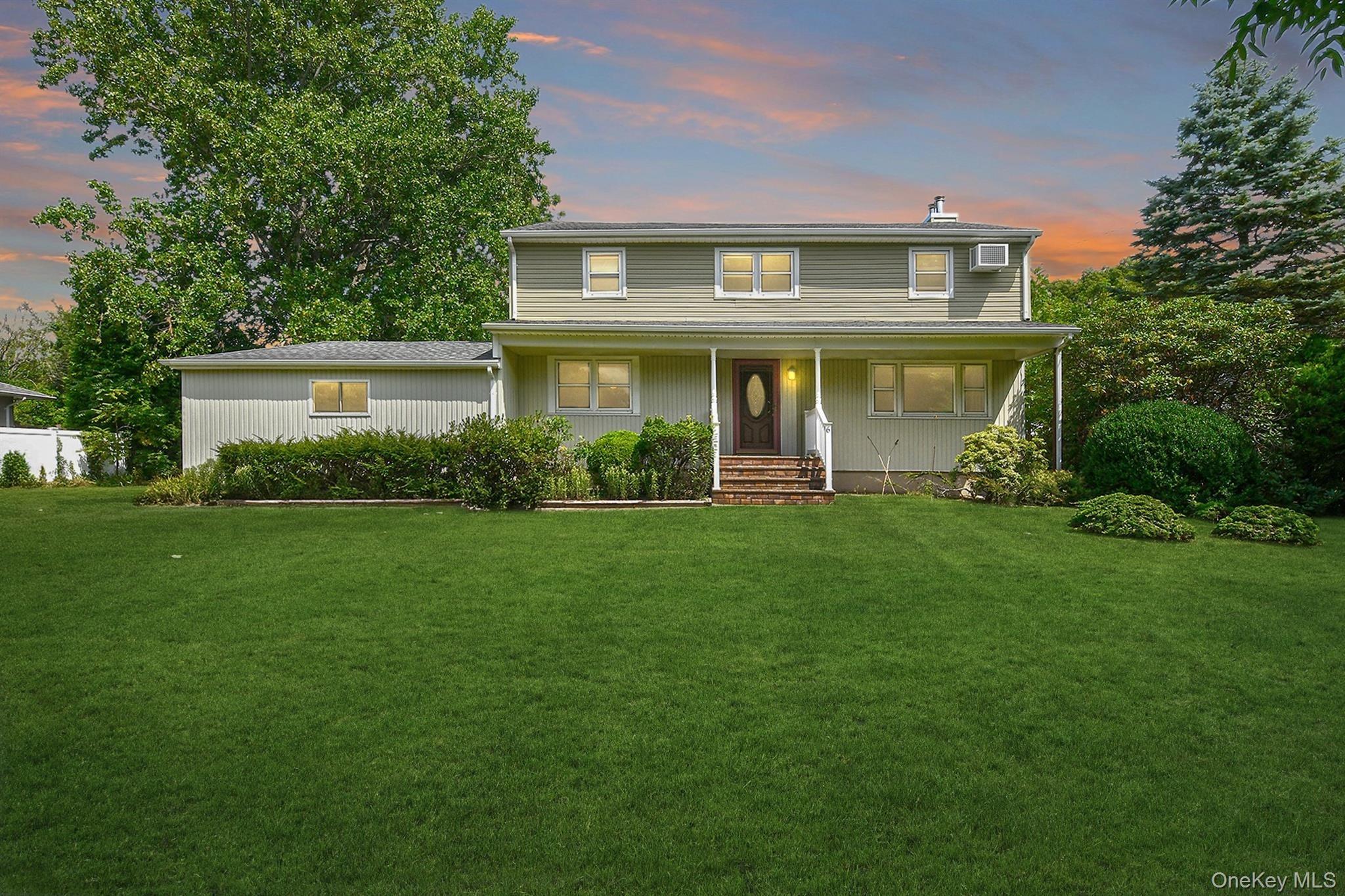 Duquesne Dr, Greenlawn, NY 11740