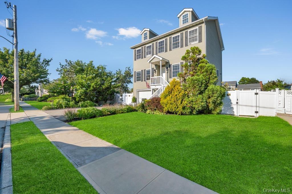 Lester Ave, Freeport, NY 11520