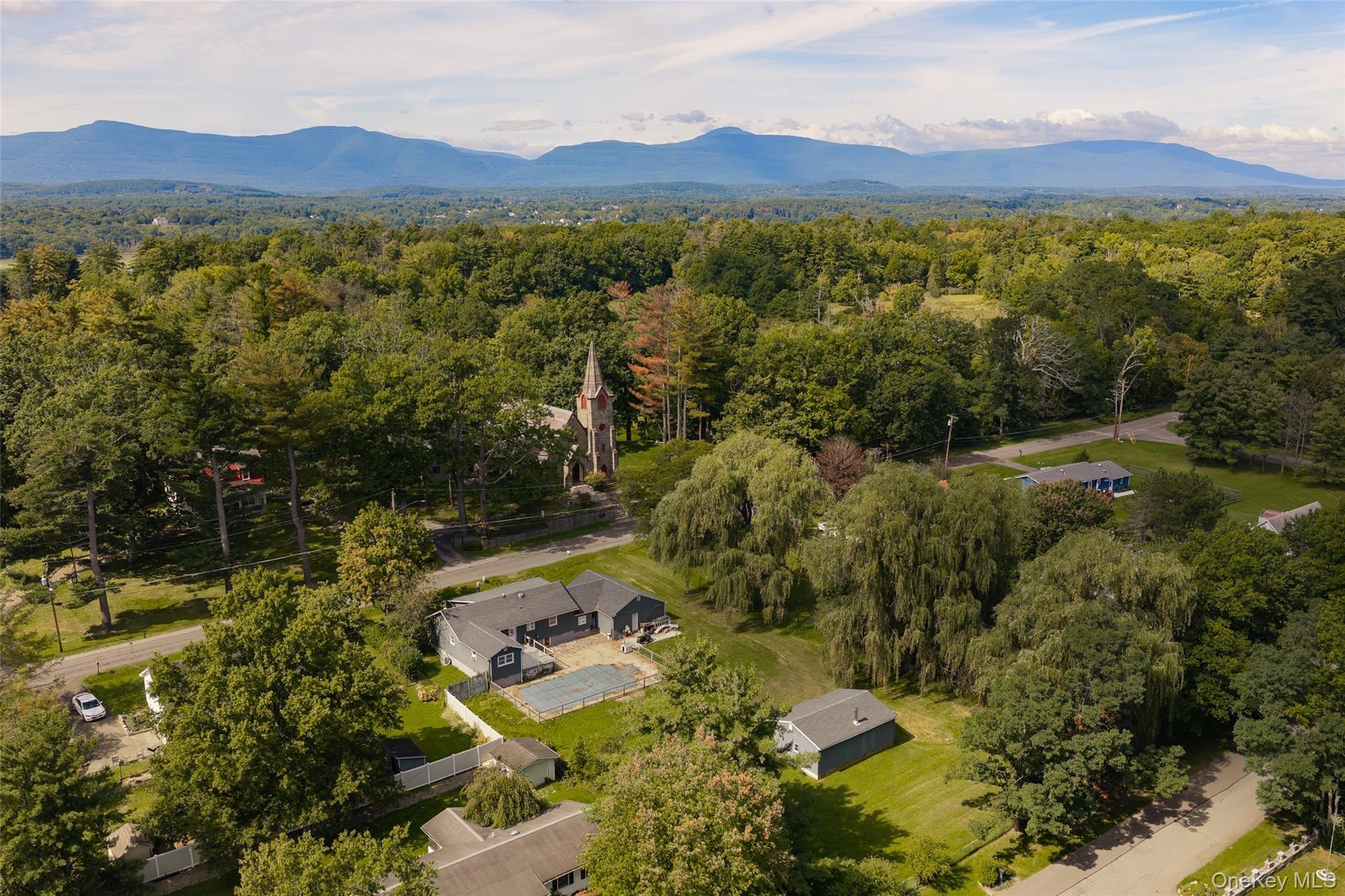 Woods Rd, Tivoli, NY 12583