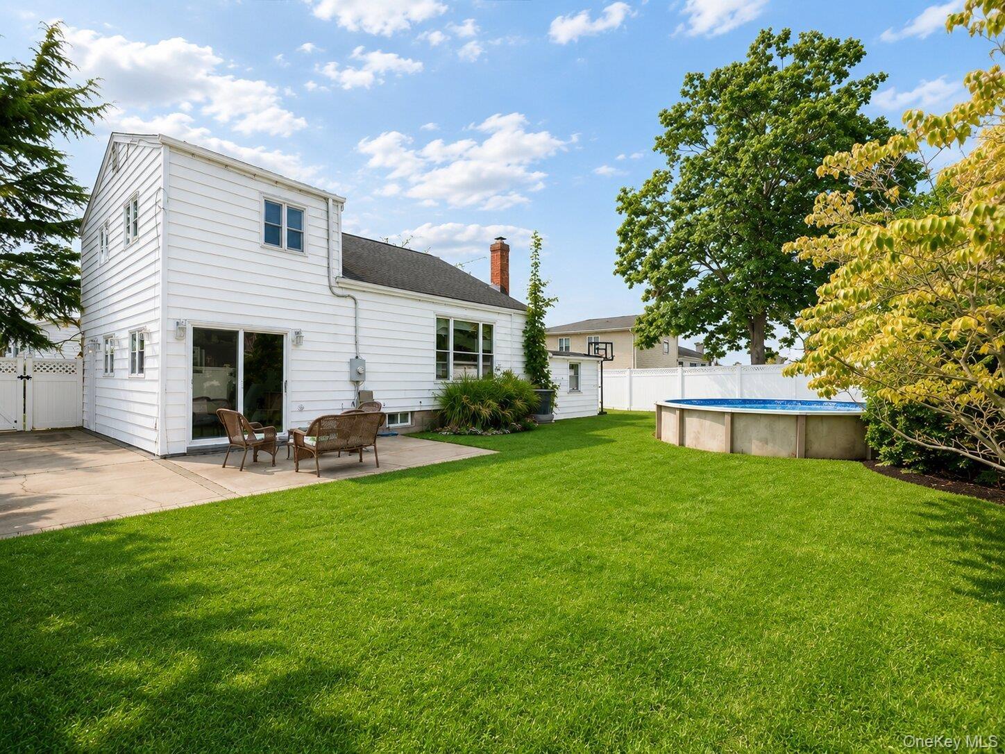 W 22nd St, Deer Park, NY 11729