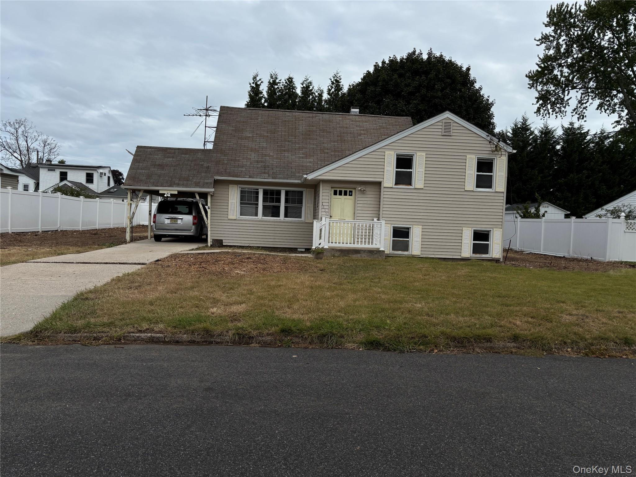 Peters Blvd, Bay Shore, NY 11706