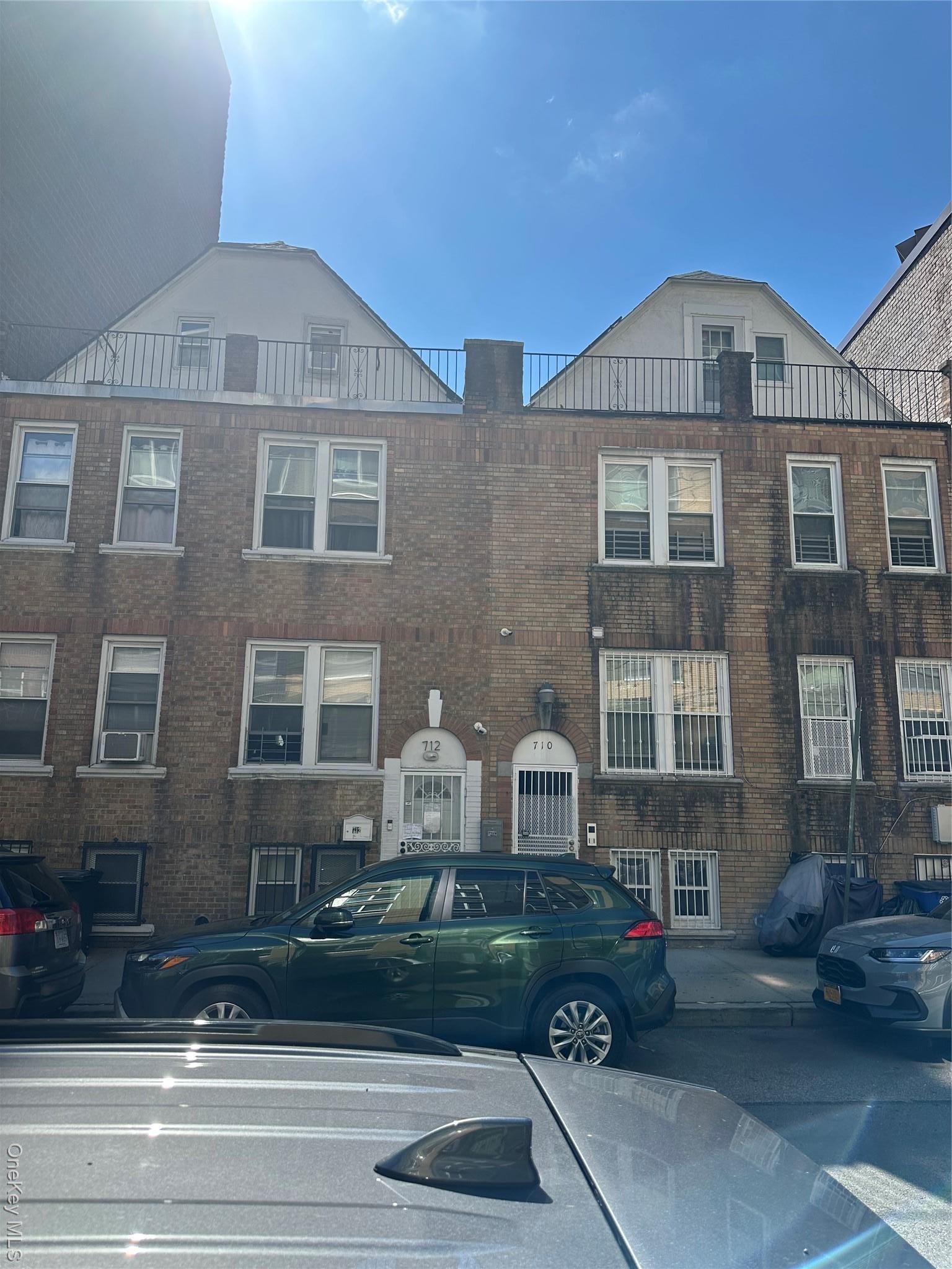 E 211th St, Bronx, NY 10467