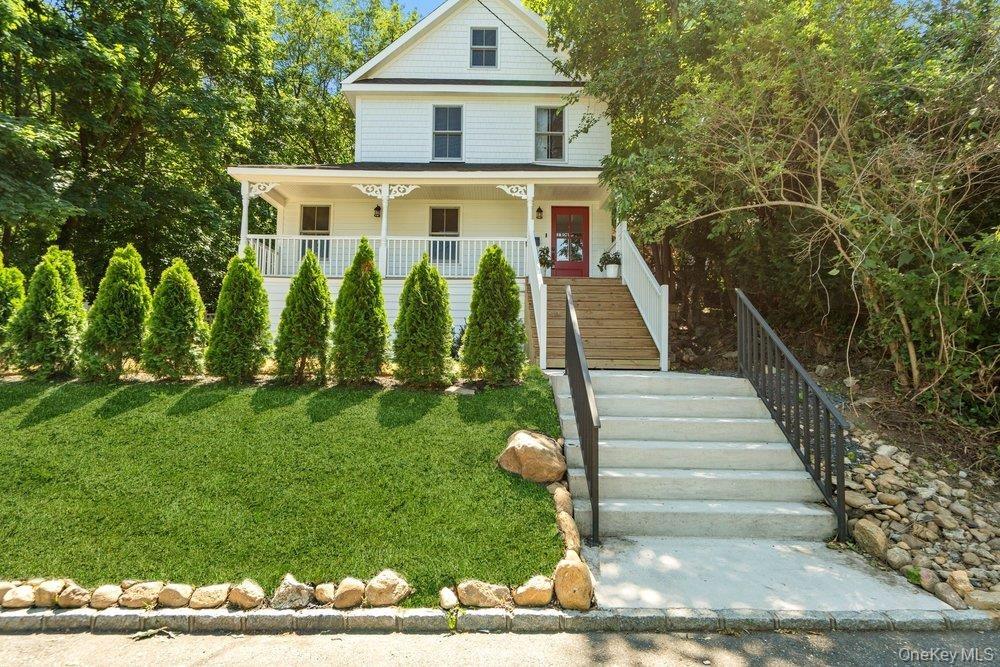 Tatterson St, Roslyn, NY 11576