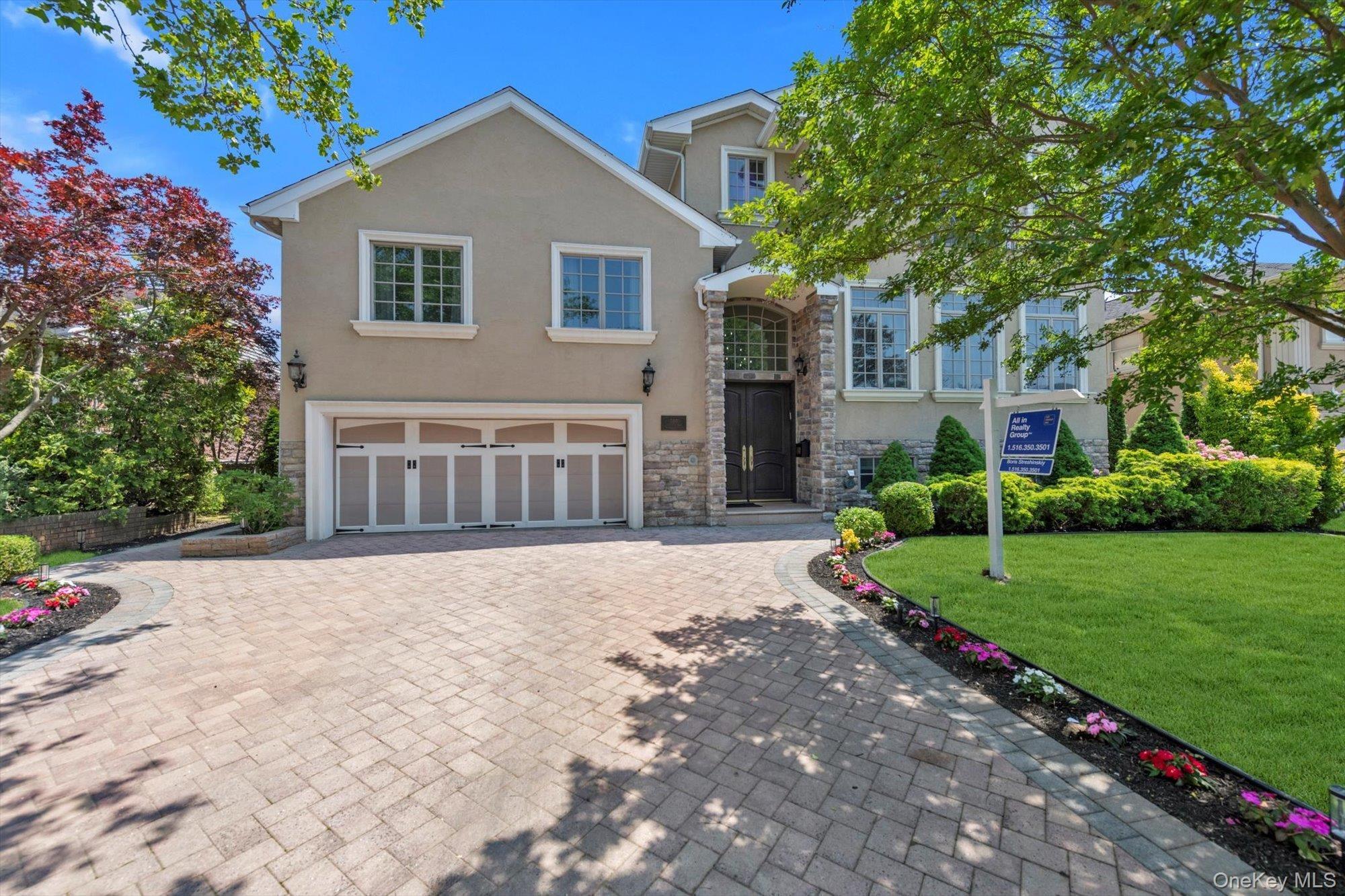 Hillcrest Pl, Valley Stream, NY 11581