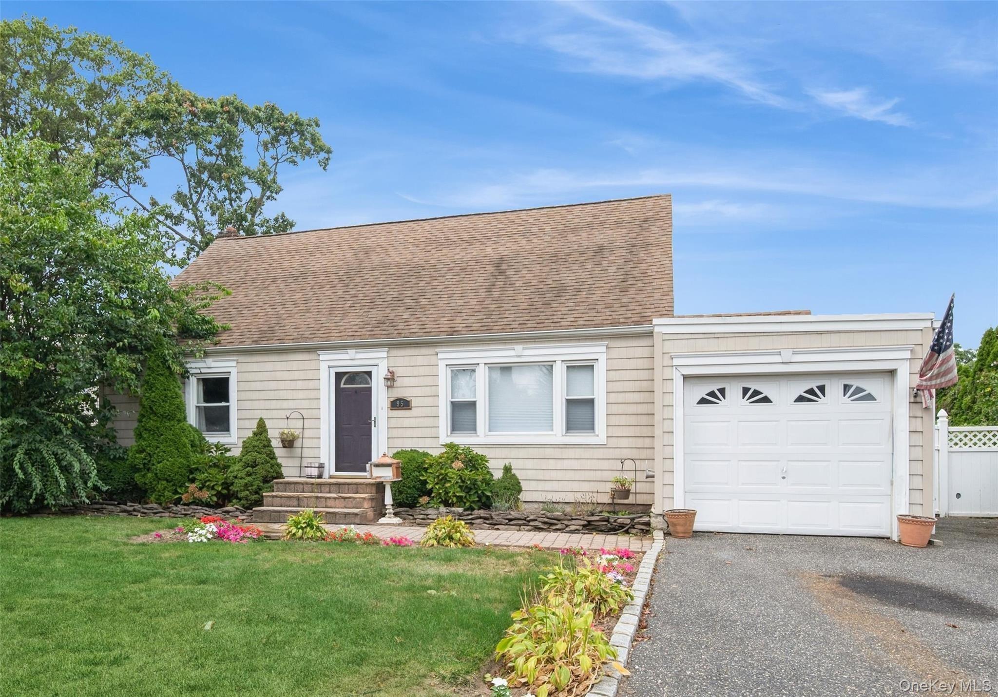 Clark Ave, Massapequa, NY 11758