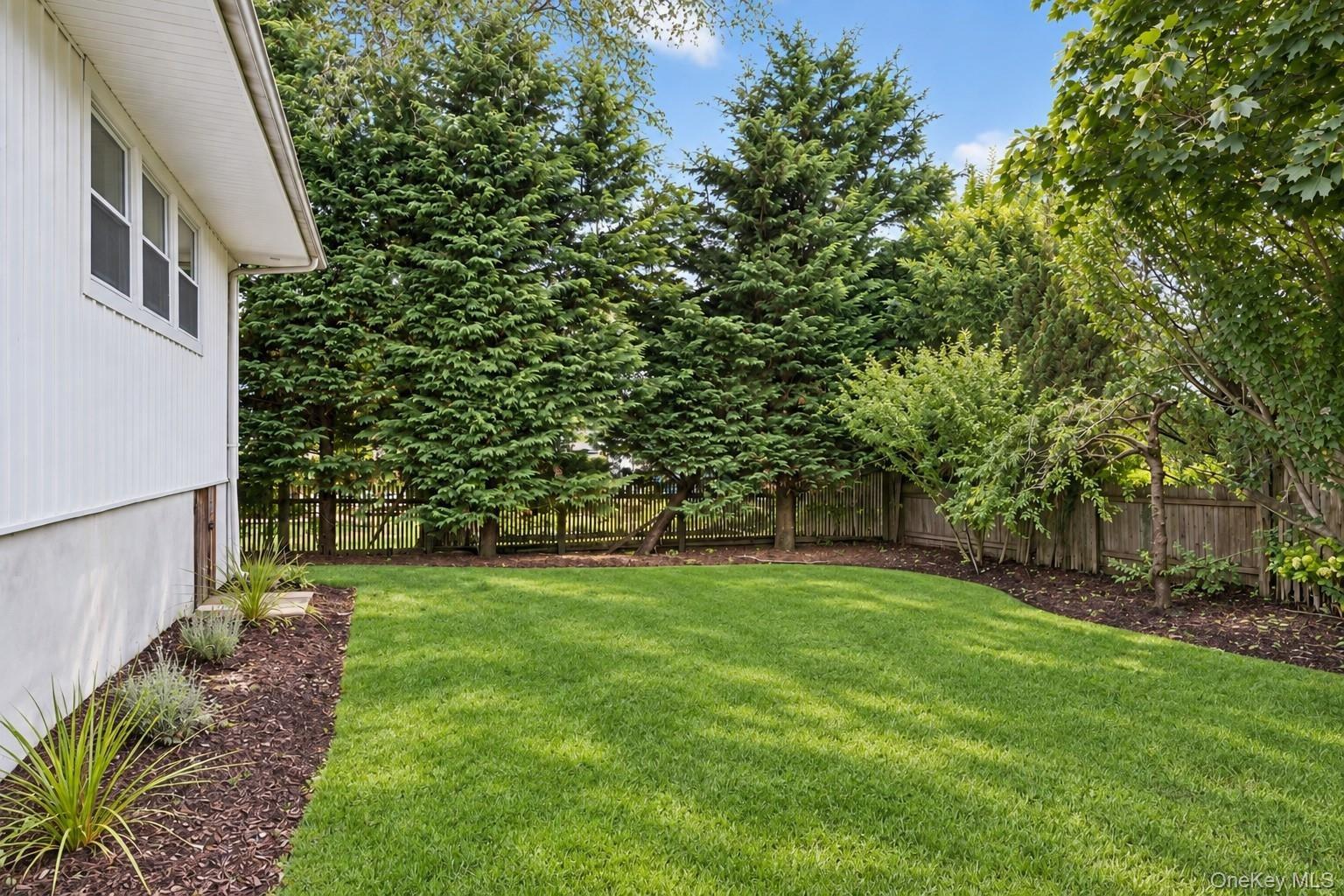 Grace Ct, Islip, NY 11751