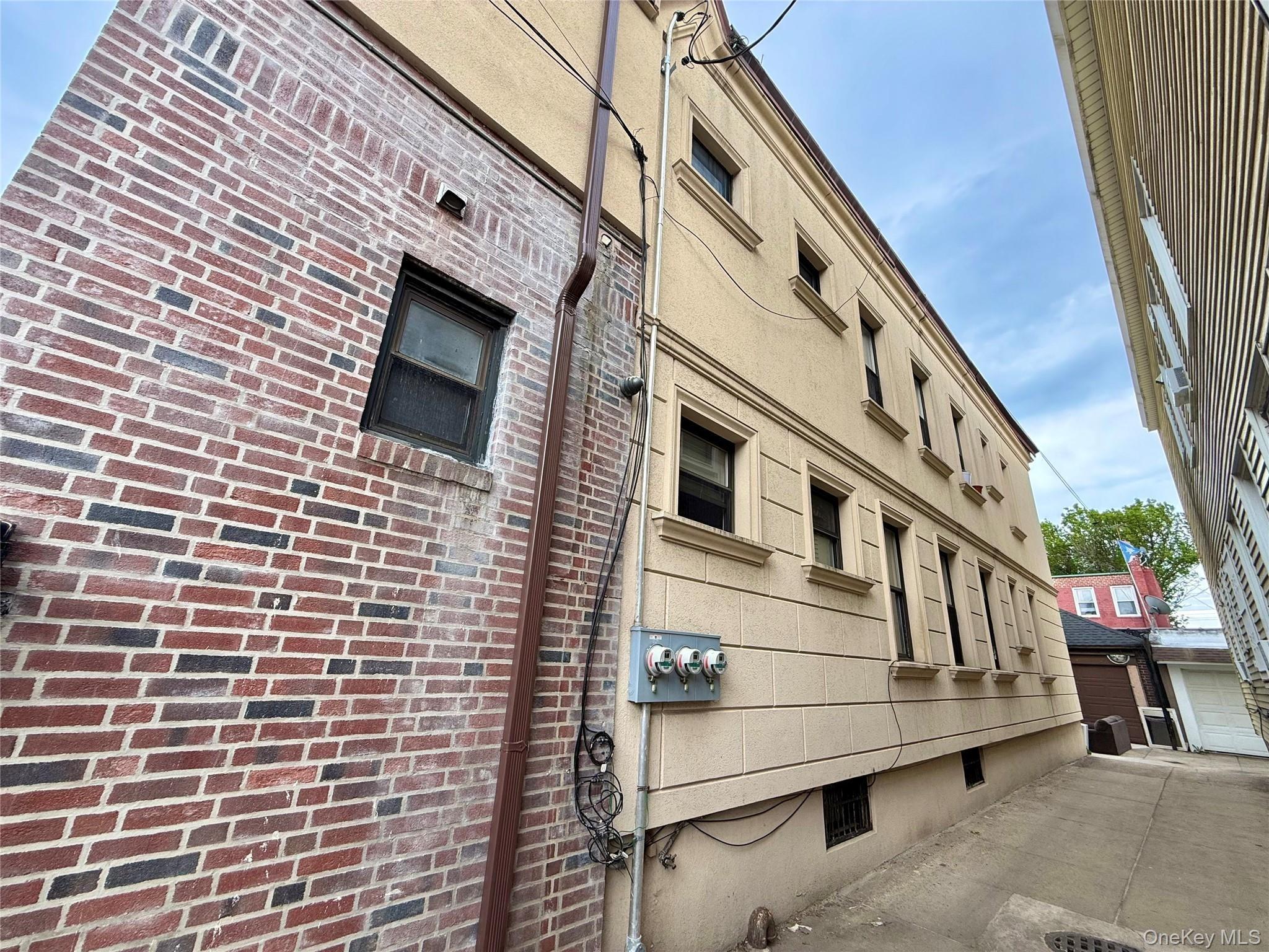79th Ave, Glendale, NY 11385