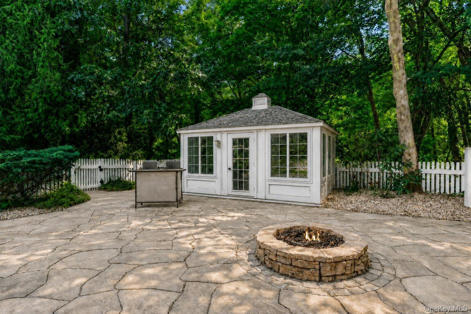 Angela Ct, Hopewell Junction, NY 12533