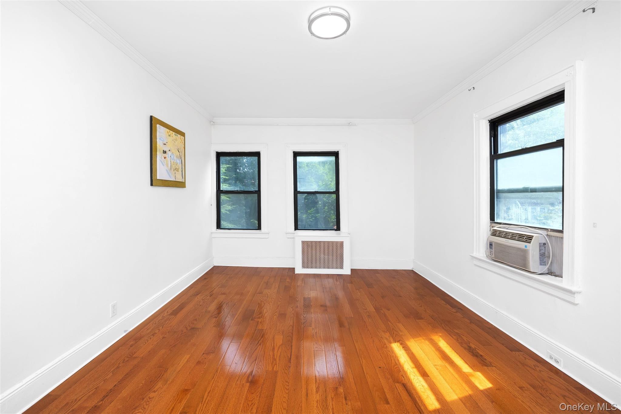 84th St, Middle Village, NY 11379