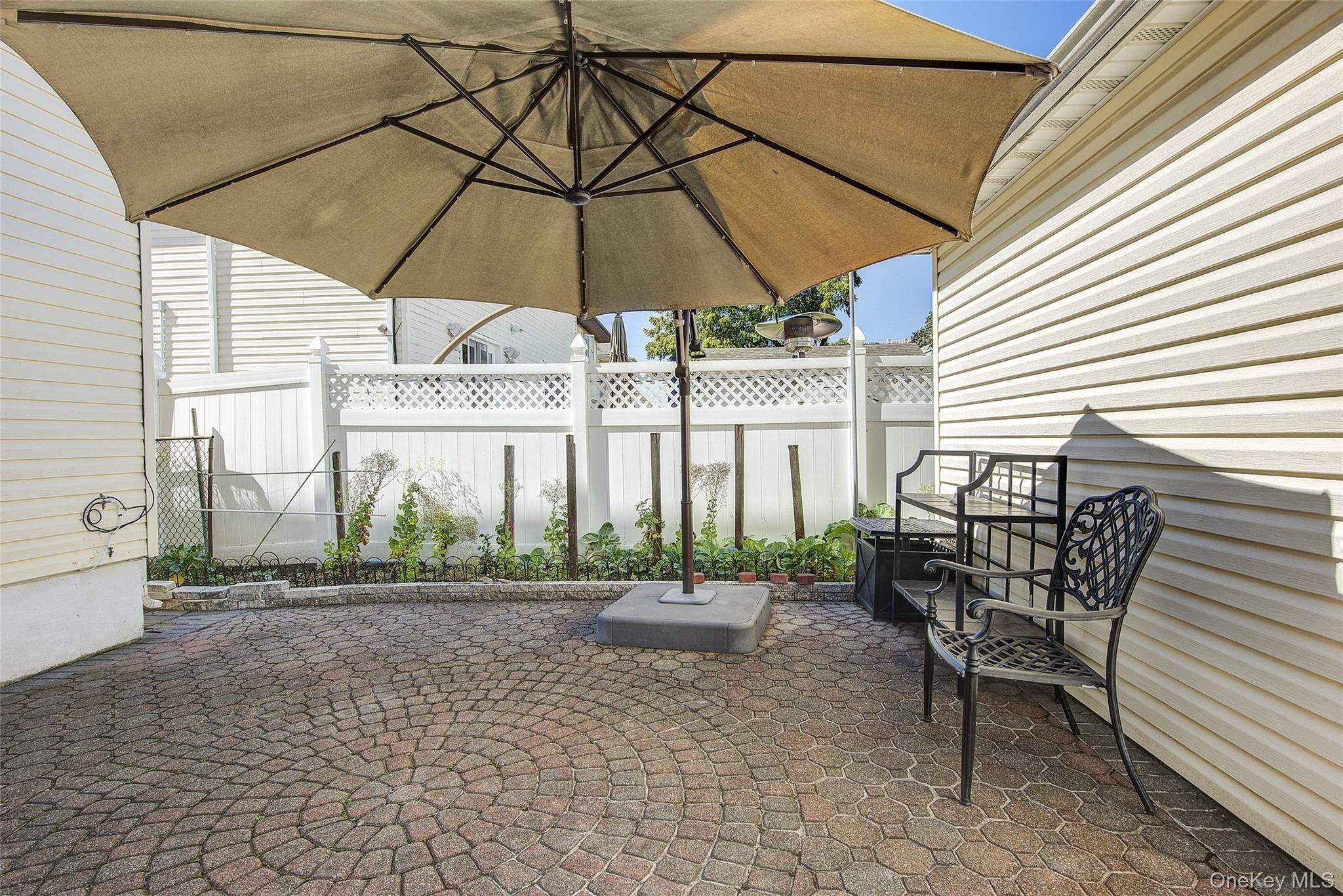 Cottage Pl, Mineola, NY 11501
