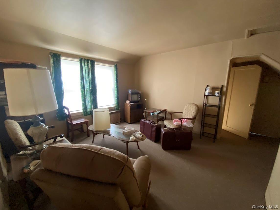 Munson Pl, East Rockaway, NY 11518