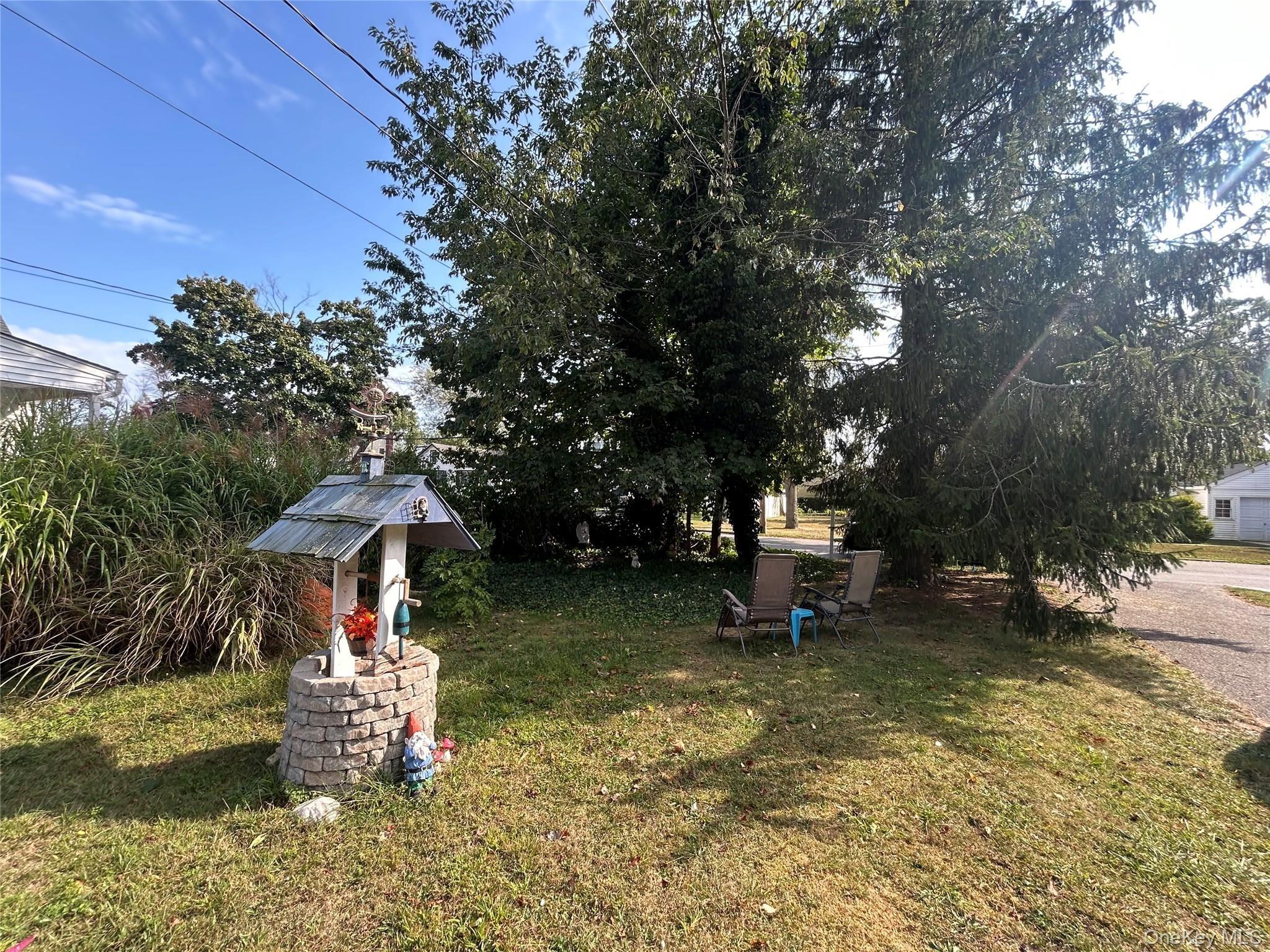 Sutton Ct, West Islip, NY 11795