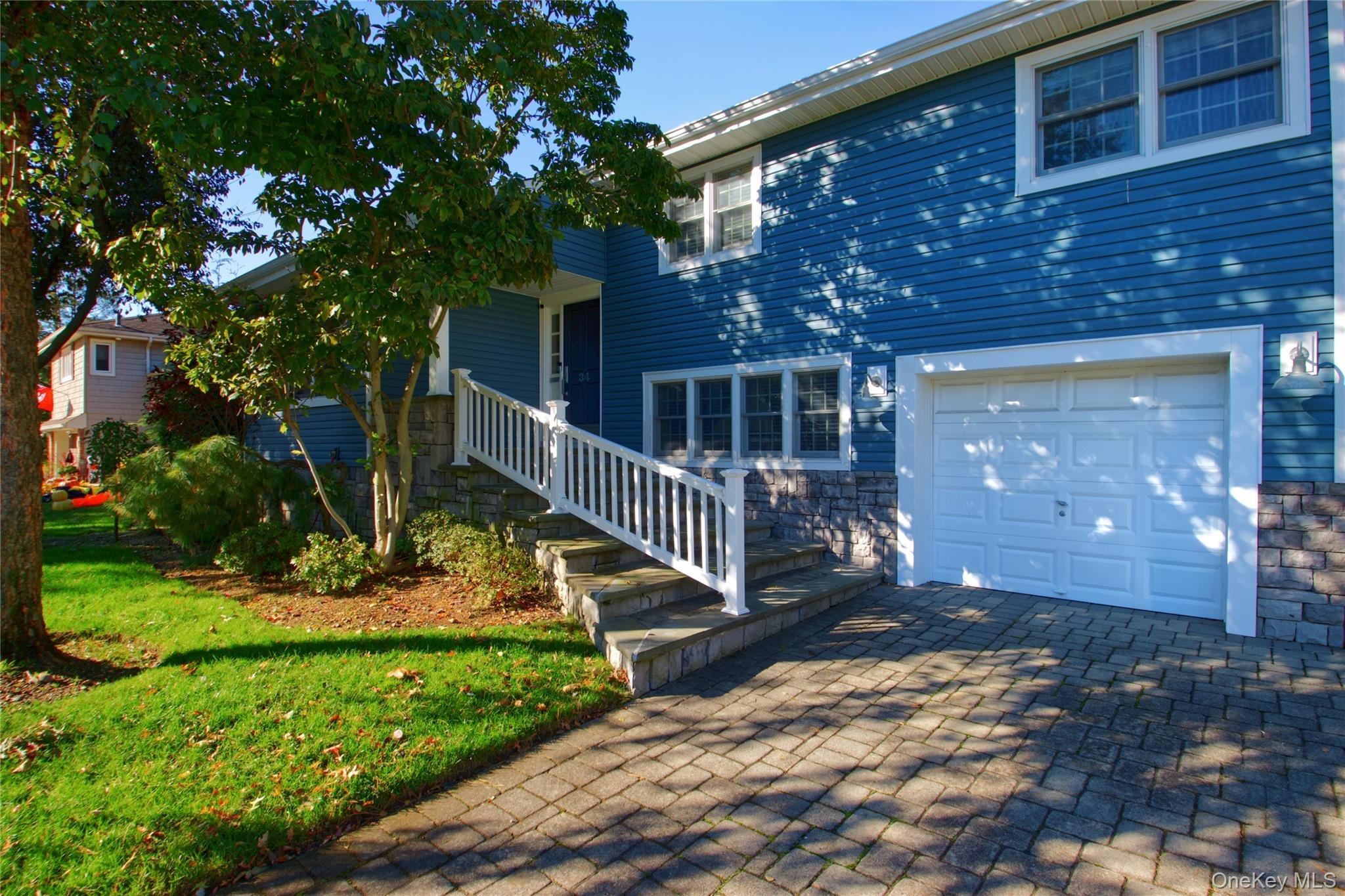 East Dr, Garden City, NY 11530