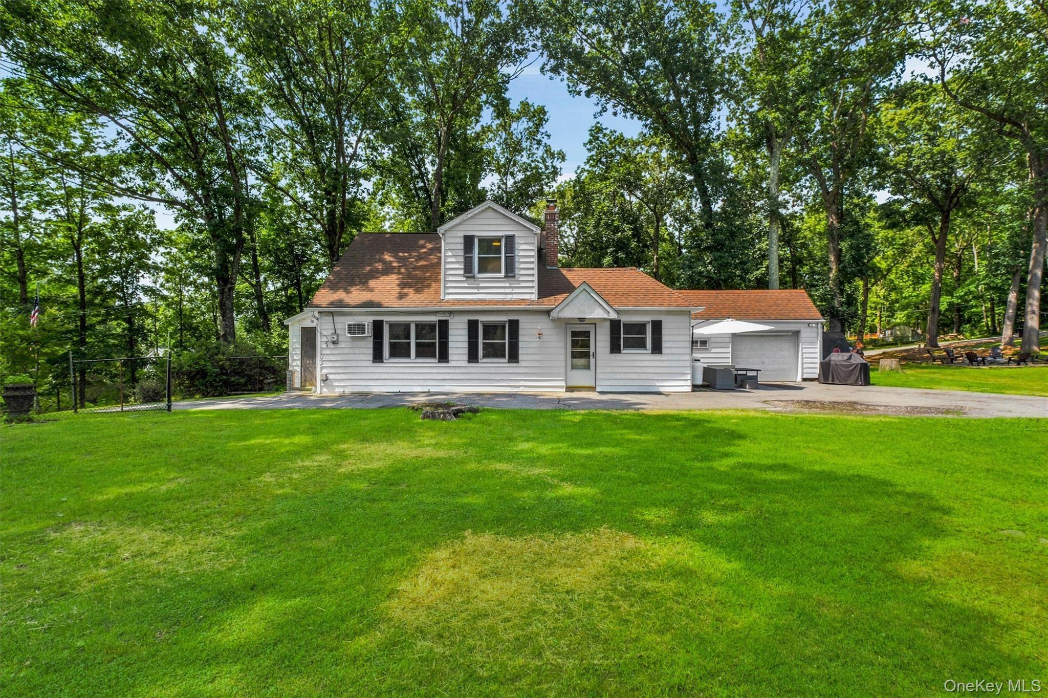 Mahopac Ave, Amawalk, NY 10501