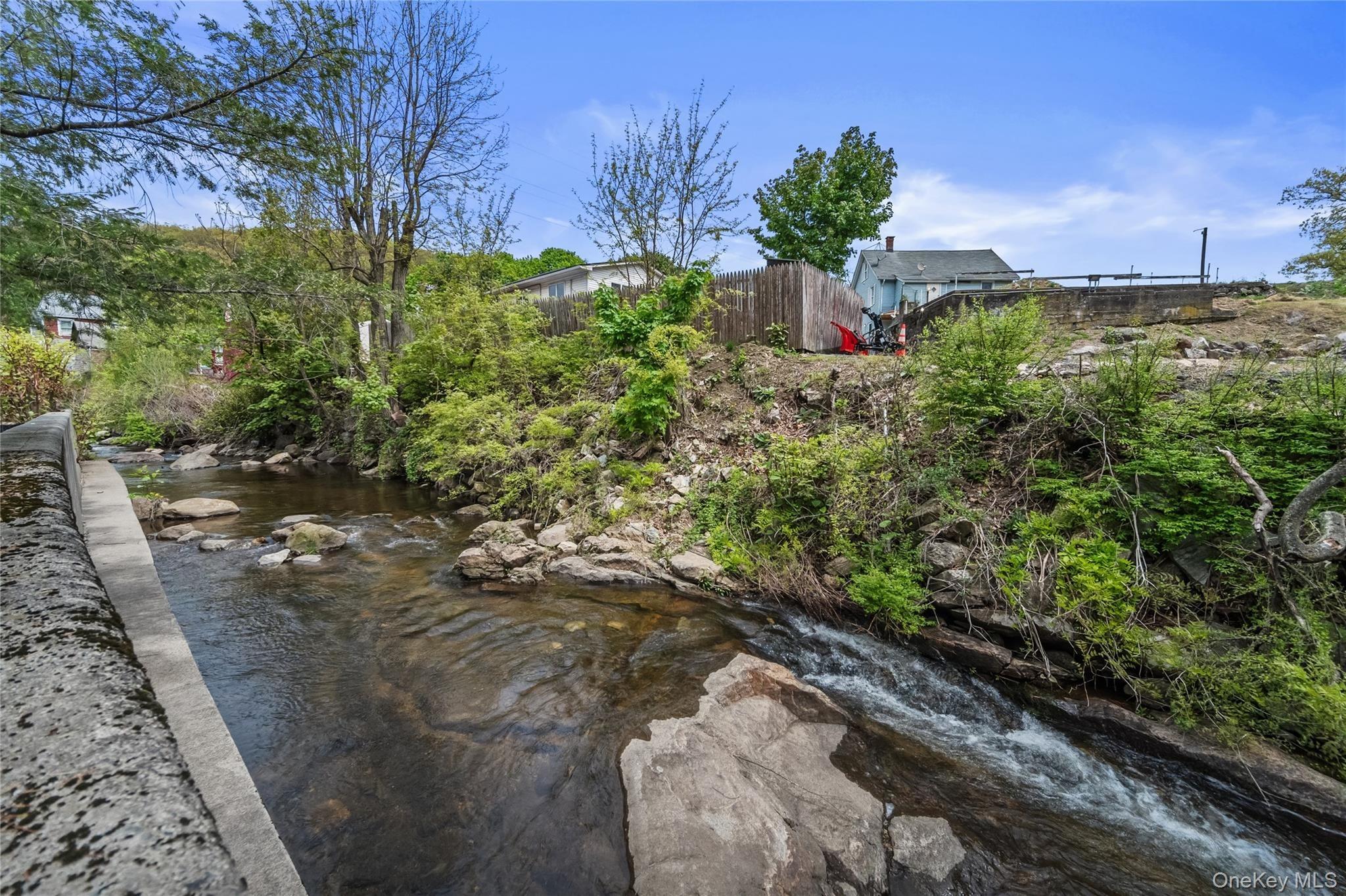 Mearns Ave, Highland Falls, NY 10928