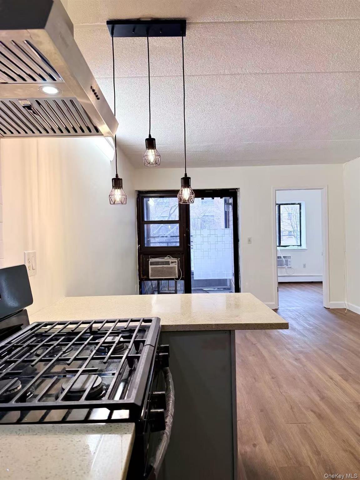 38th Ave, Flushing, NY 11354