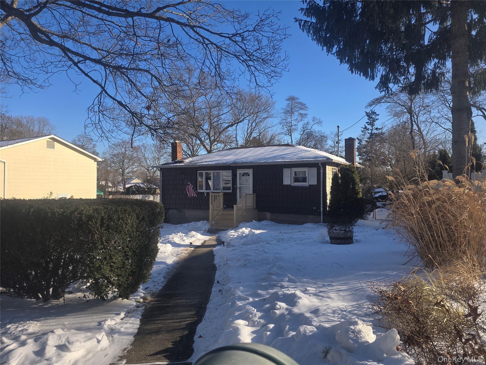 Birch Ave, Farmingville, NY 11738