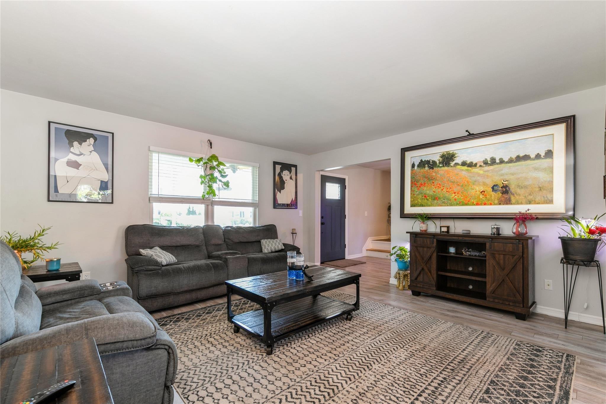 Loughlin Dr, Shirley, NY 11967