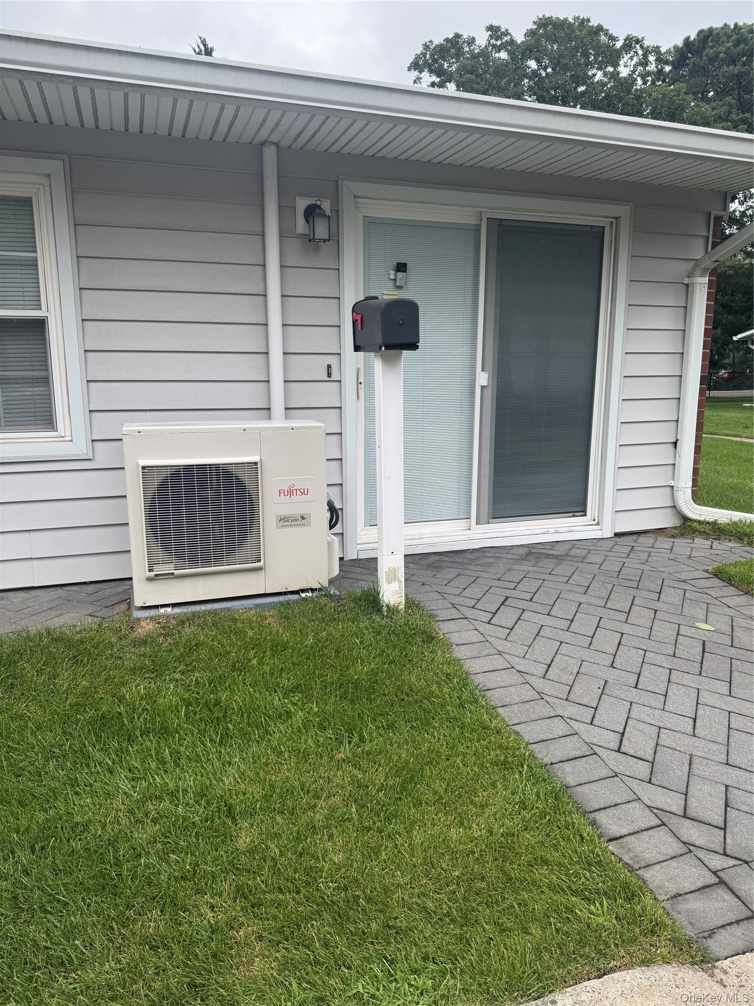 Eastbourne Ct, Ridge, NY 11961