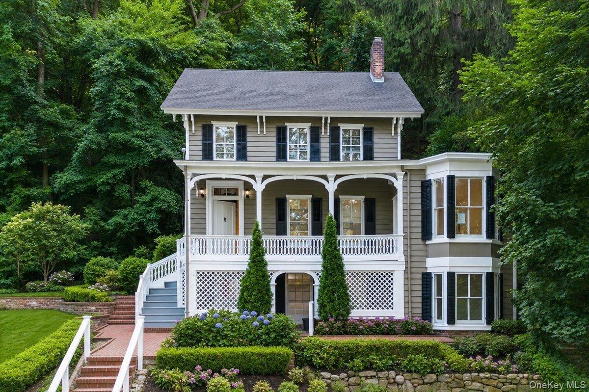 Main St, Roslyn, NY 11576