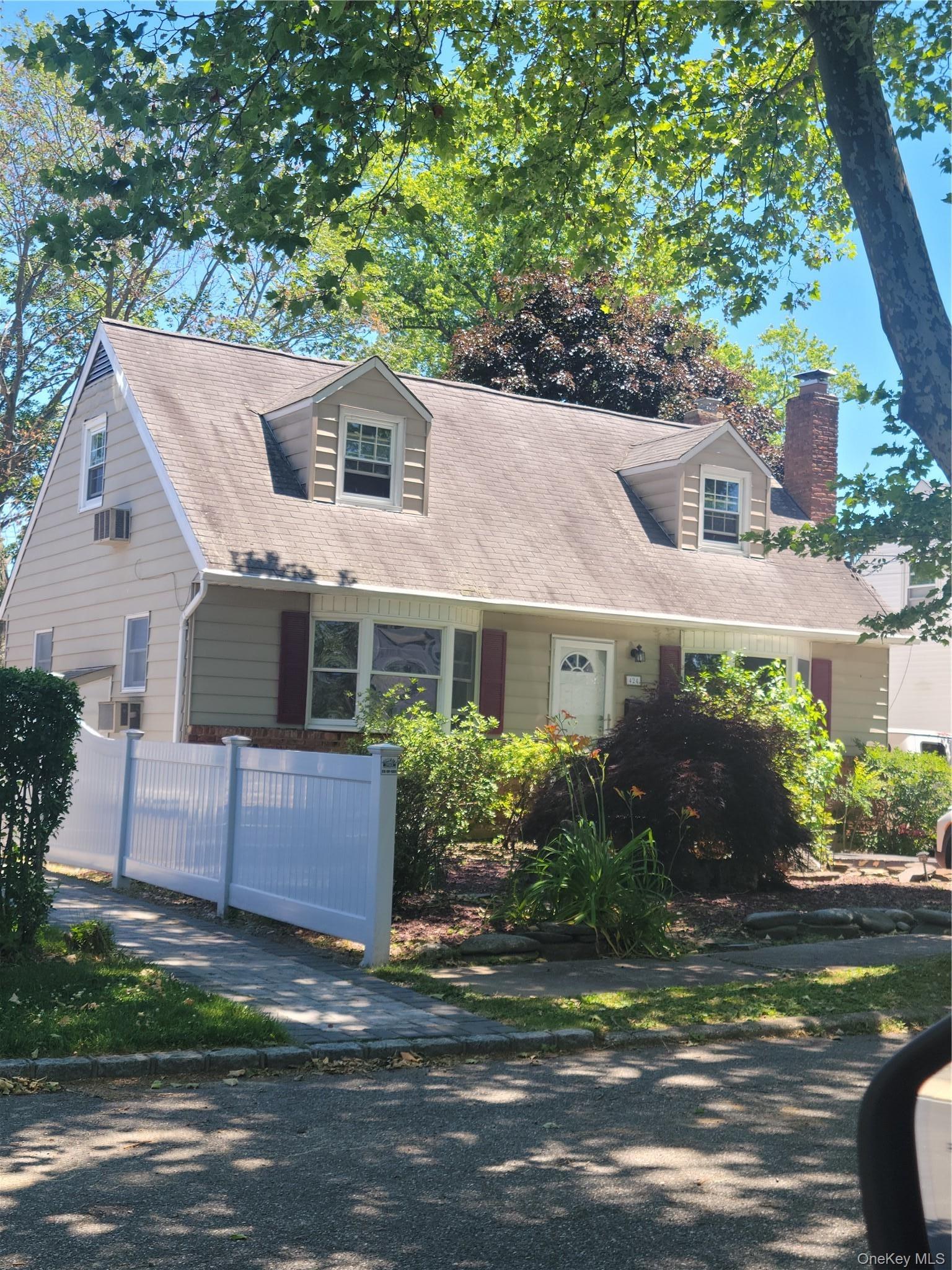 6th St, East Northport, NY 11731