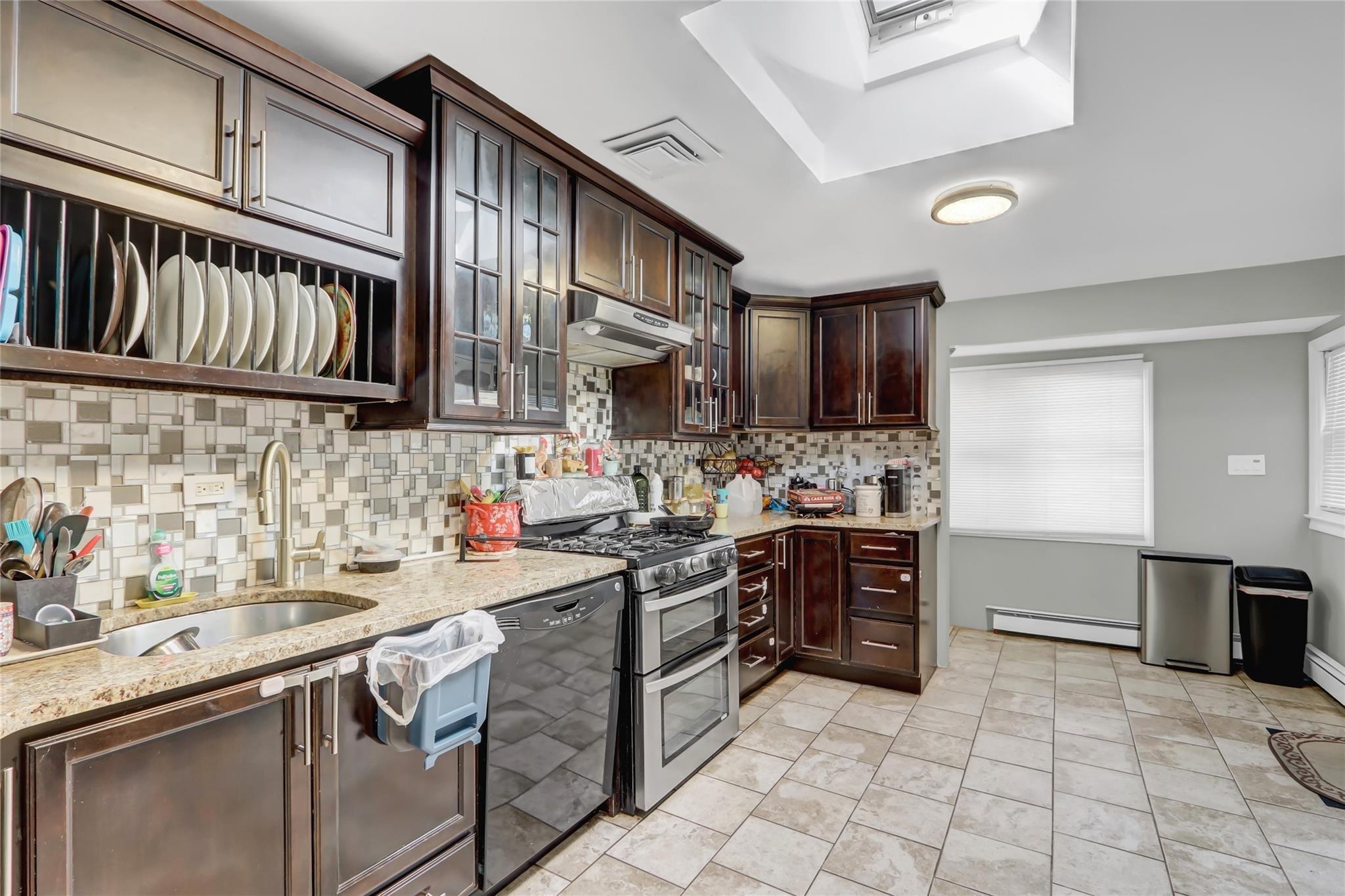 Rosalie Ct, East Meadow, NY 11554