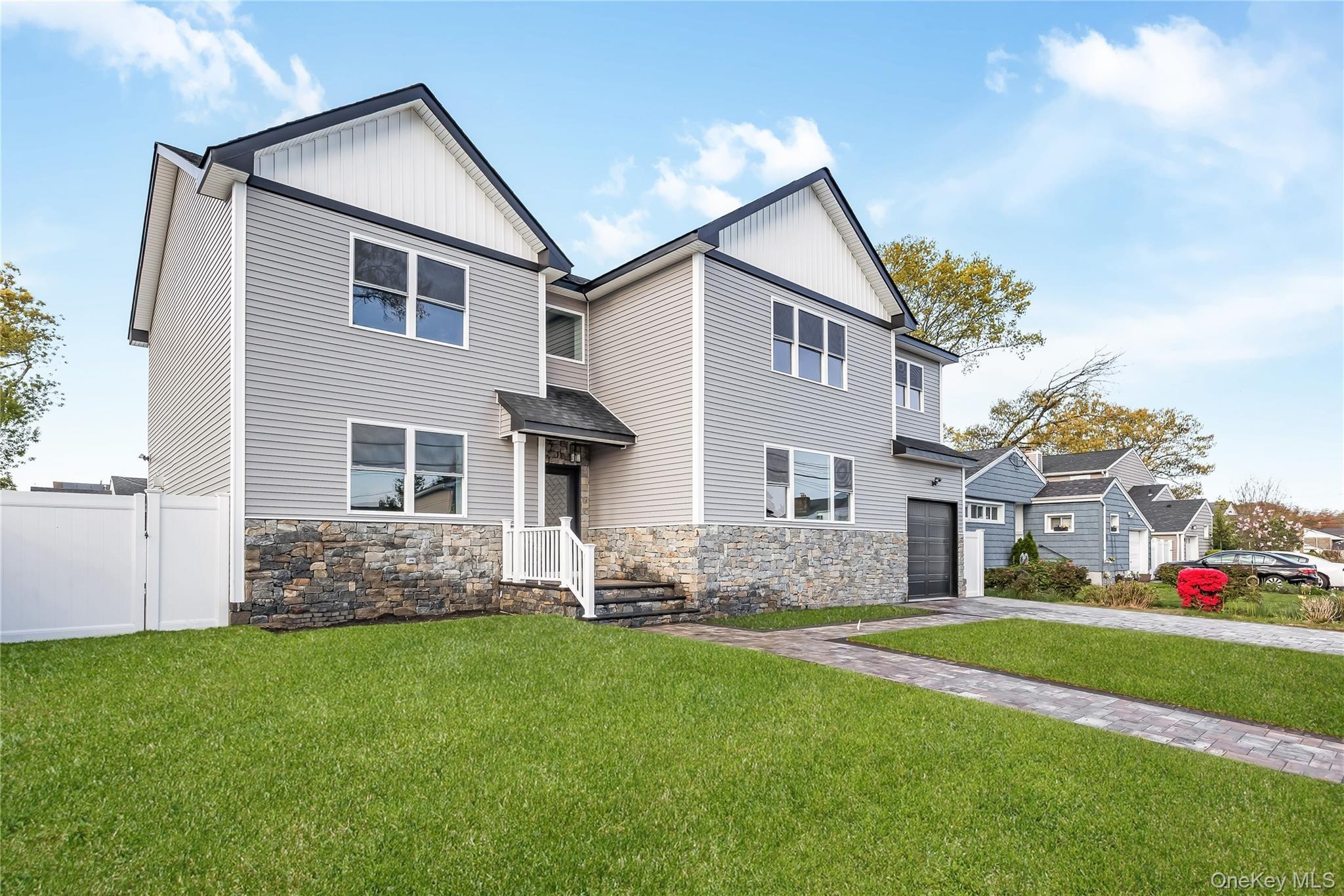 Oconnell St, Massapequa Park, NY 11762