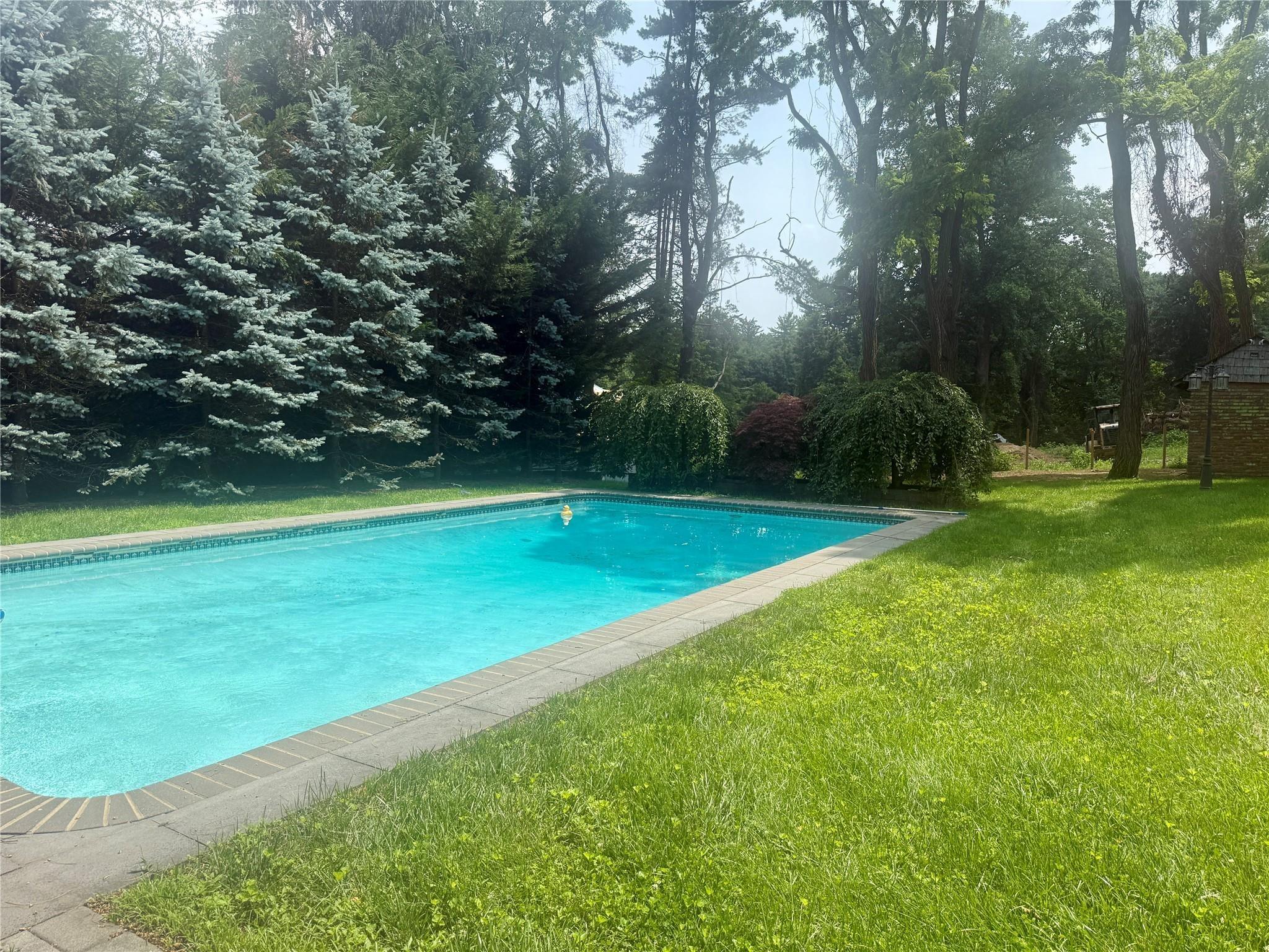 Hillcrest Ln, Oyster Bay, NY 11771