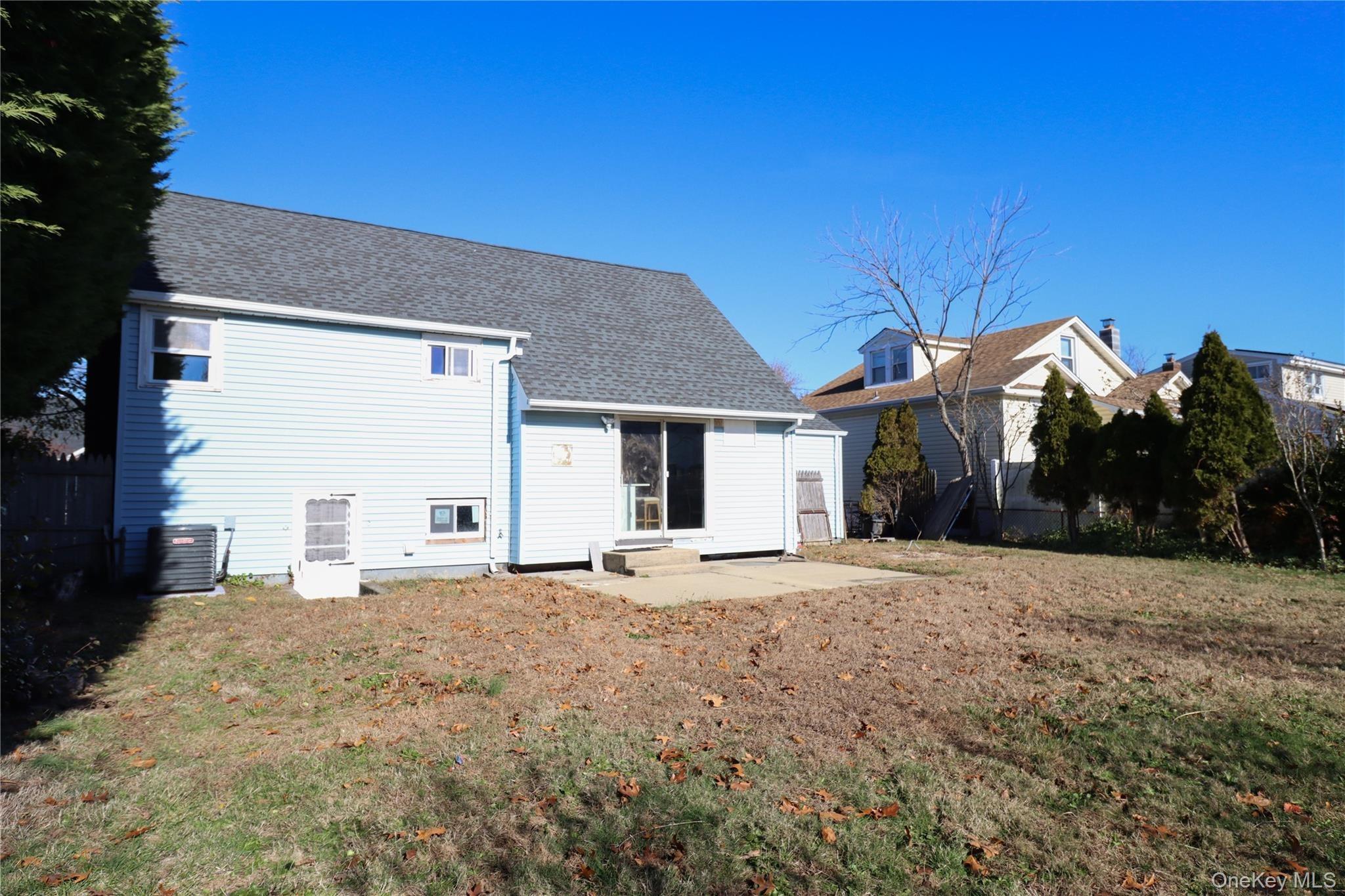 Earl Pl, Amityville, NY 11701