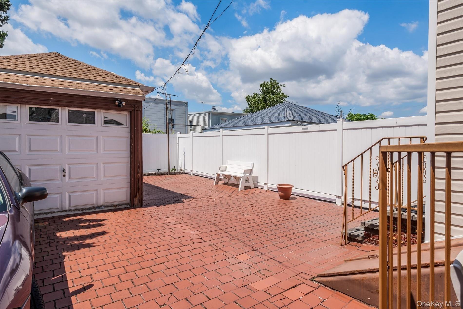 86th St, Glendale, NY 11385