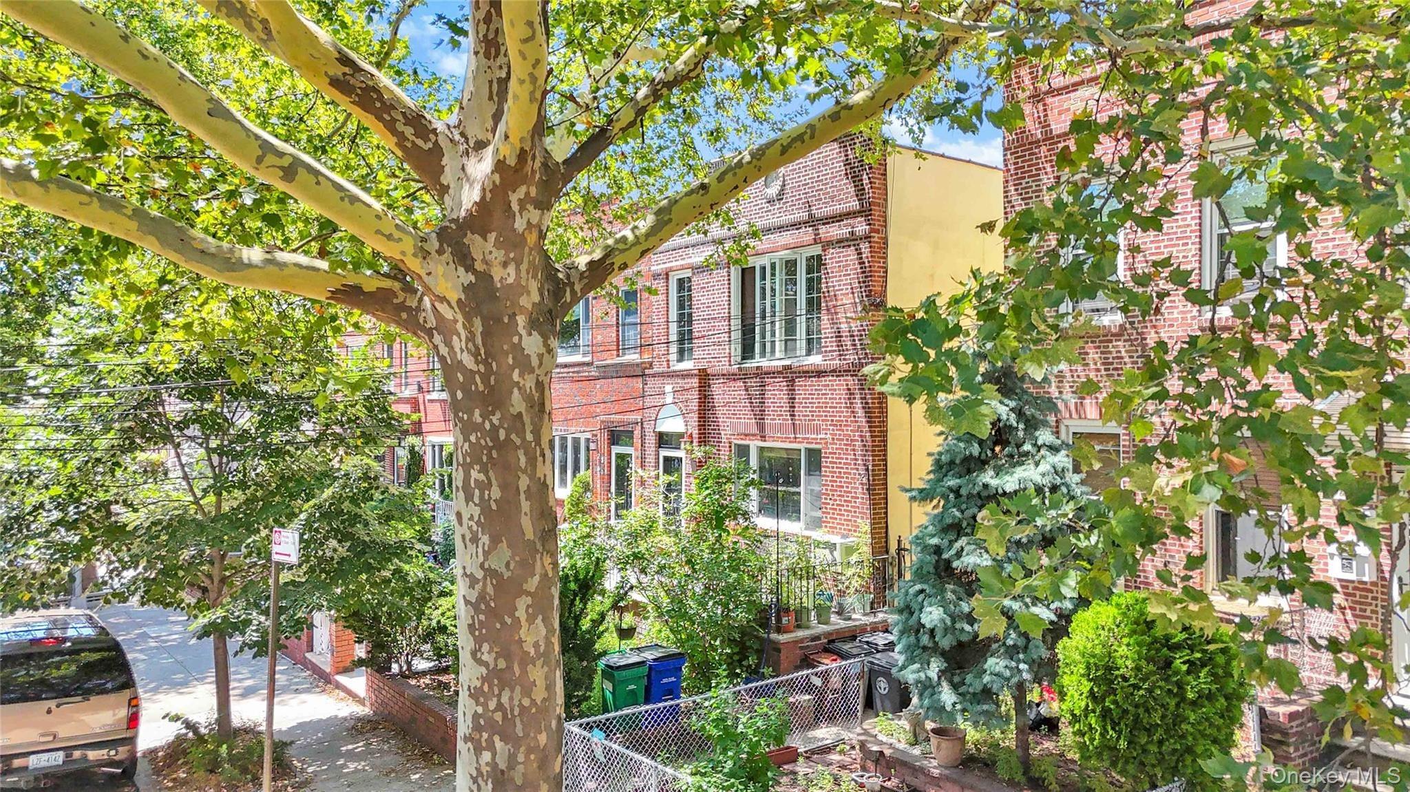 23rd St, Astoria, NY 11105
