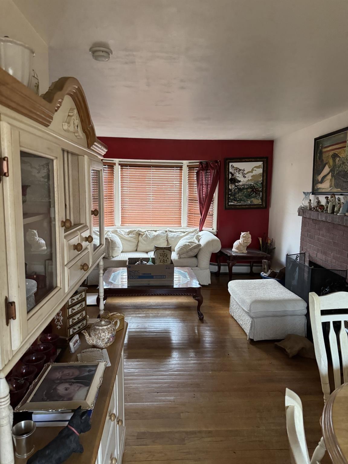 Woodlawn Ave, Saint James, NY 11780