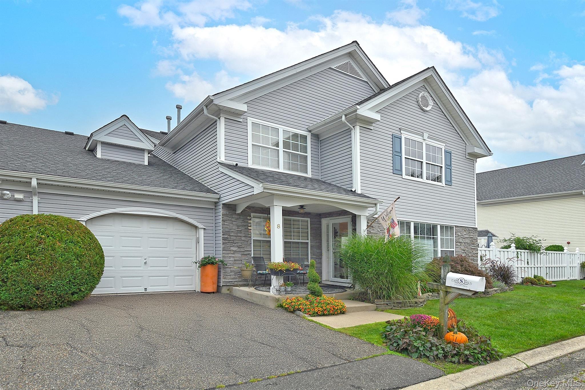 Lavern Dr, Middle Island, NY 11953