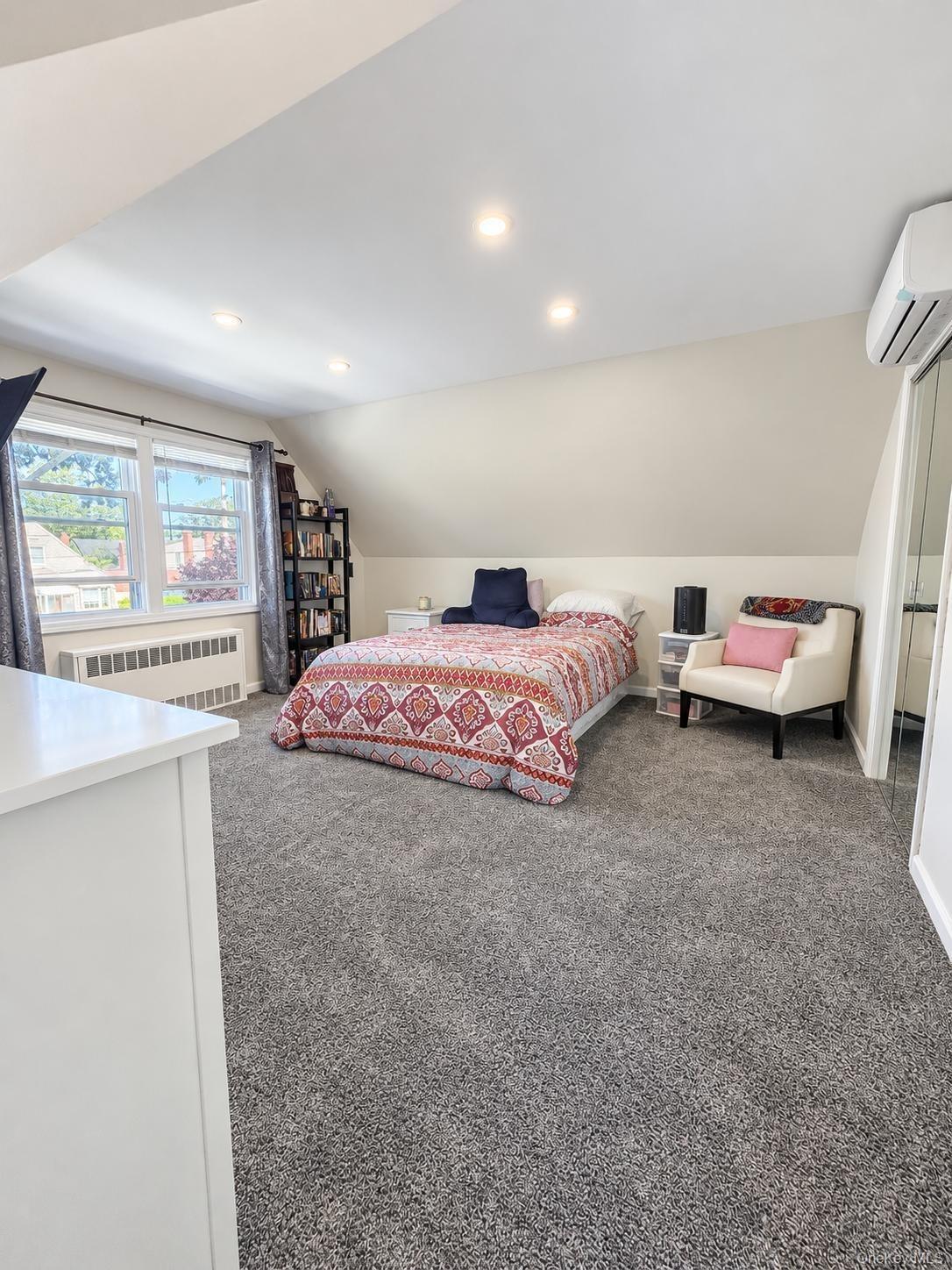 Park Ave, New Hyde Park, NY 11040