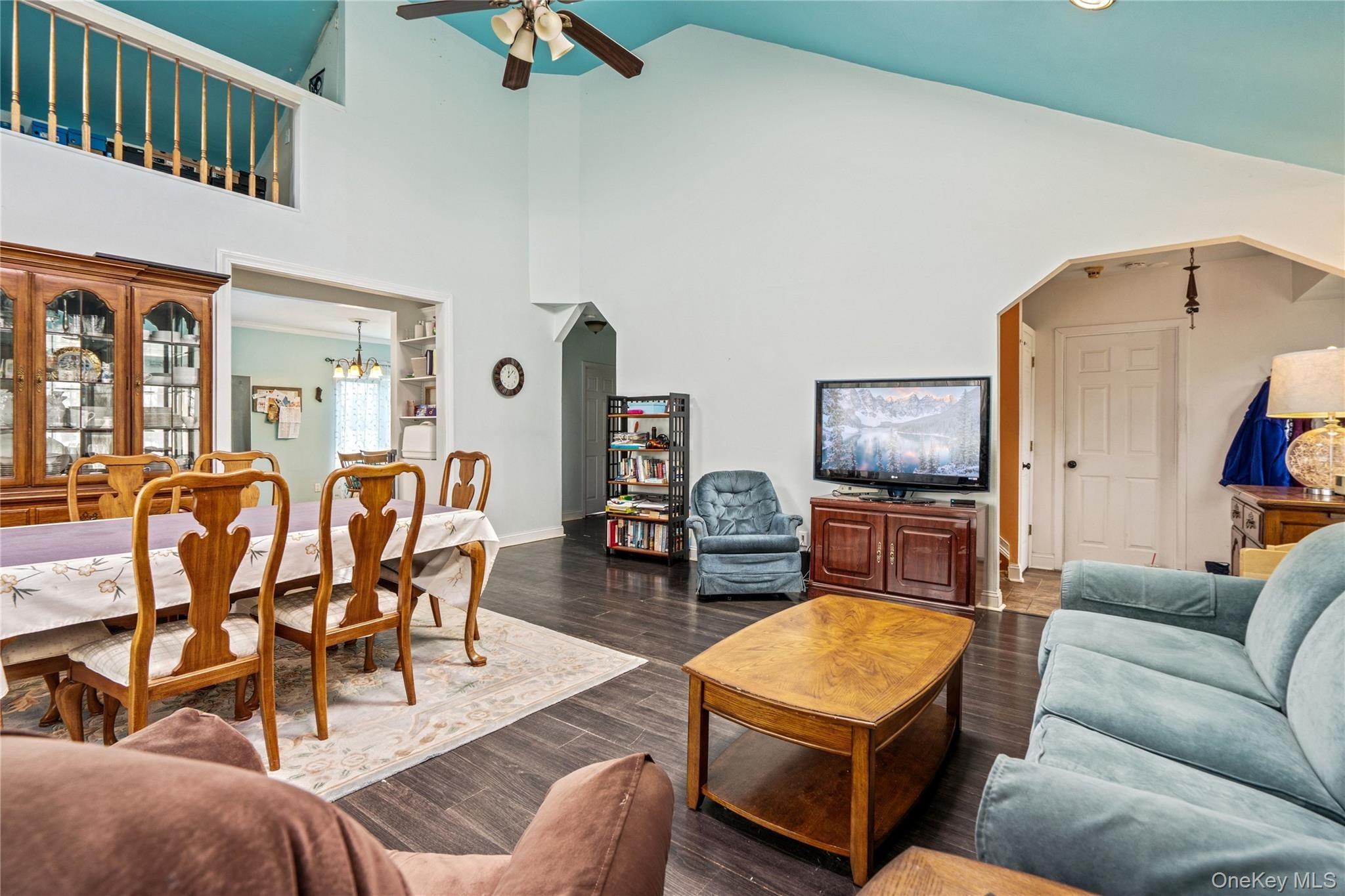 W 3rd St, Ronkonkoma, NY 11779