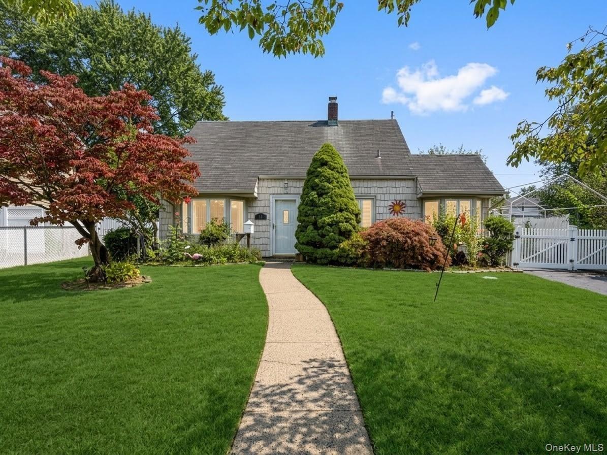 Curve Ln, Levittown, NY 11756