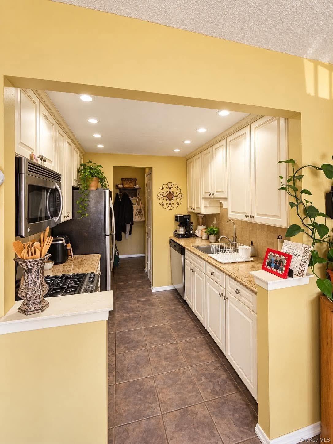 69th St, Middle Village, NY 11379