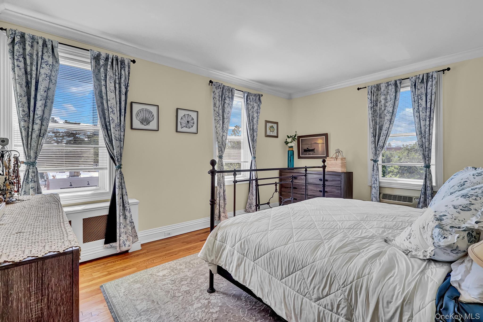 7th St, Garden City, NY 11530